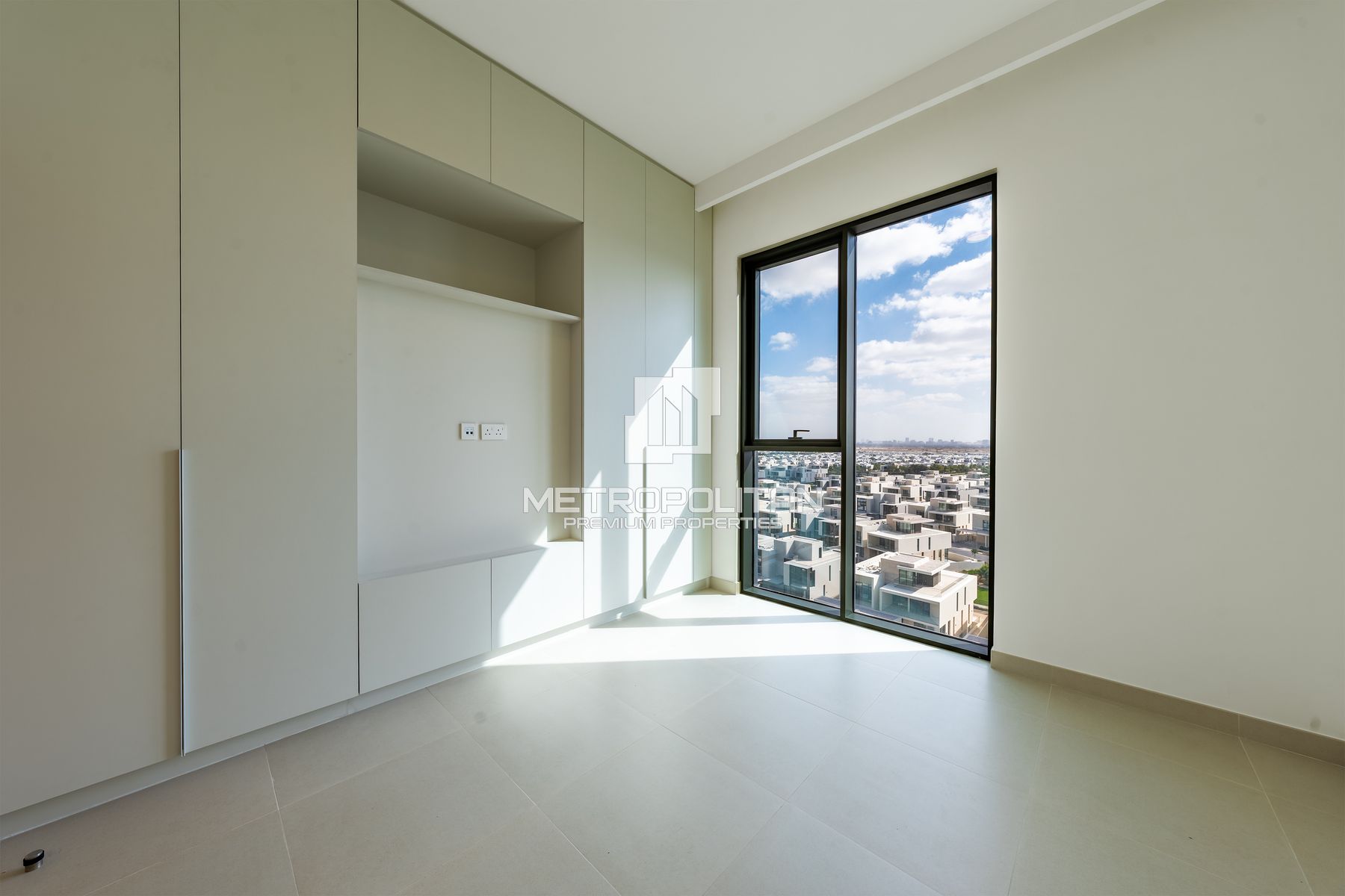 Sleek and Modern | Redy to Move | Prime Community