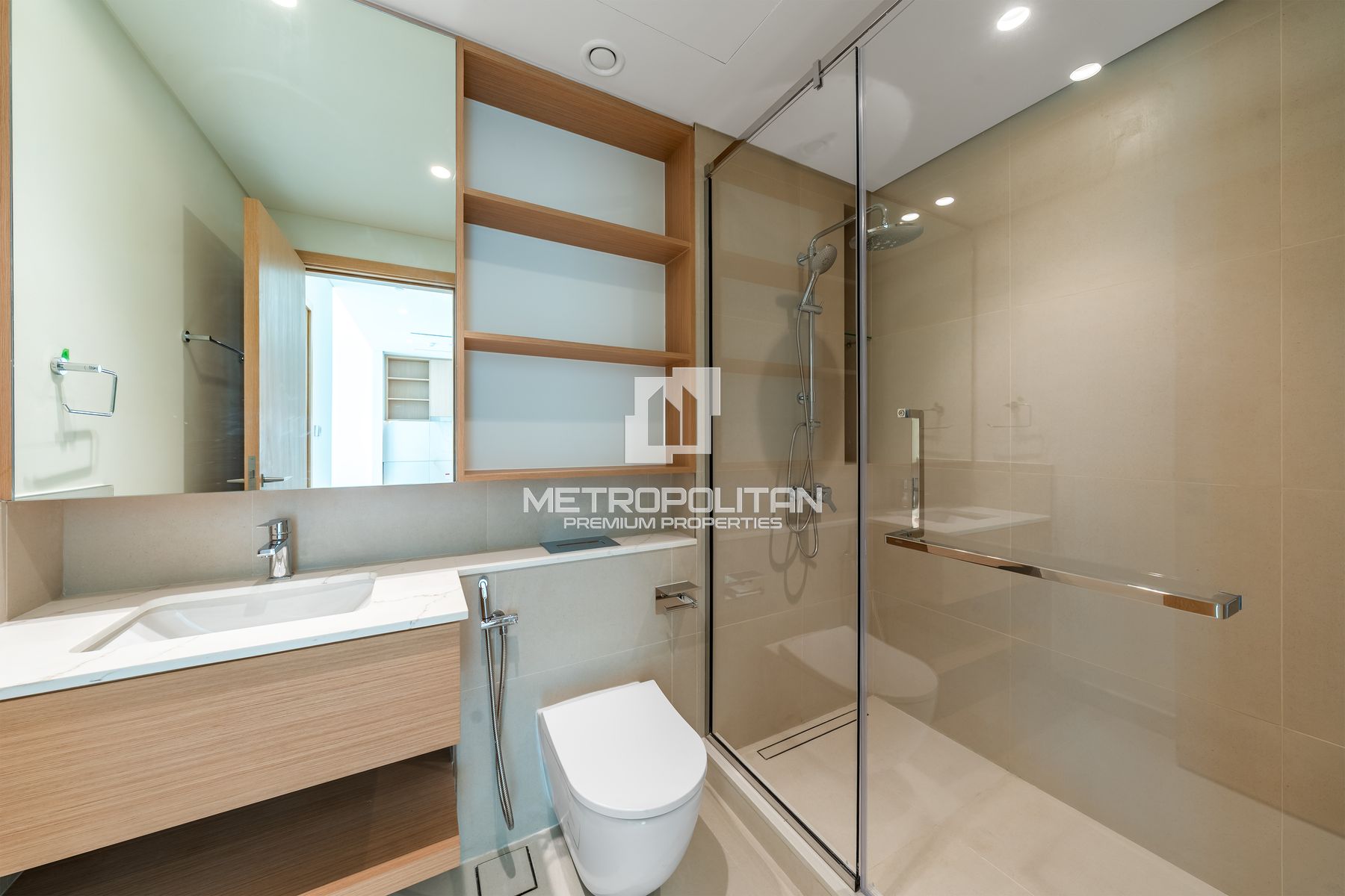 Sleek and Modern | Redy to Move | Prime Community