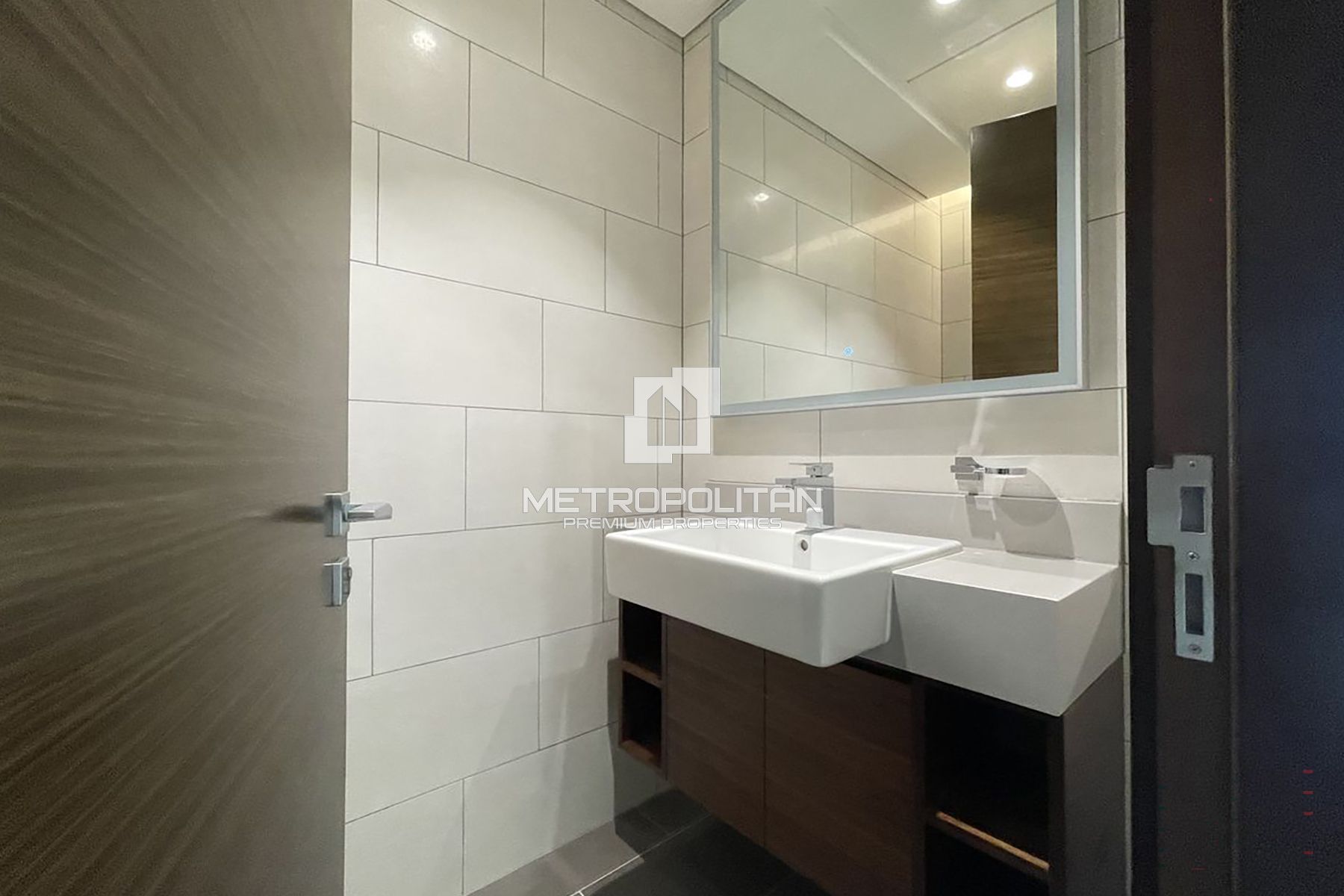 Swimming Pool View | Spacious | Vacant on Transfer