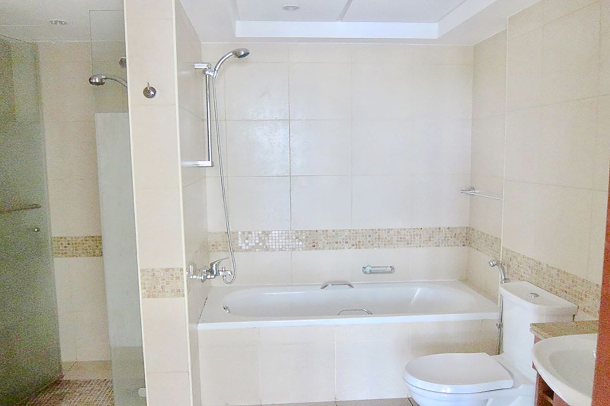 Partial Golf View | Bright Residence | Best Deal