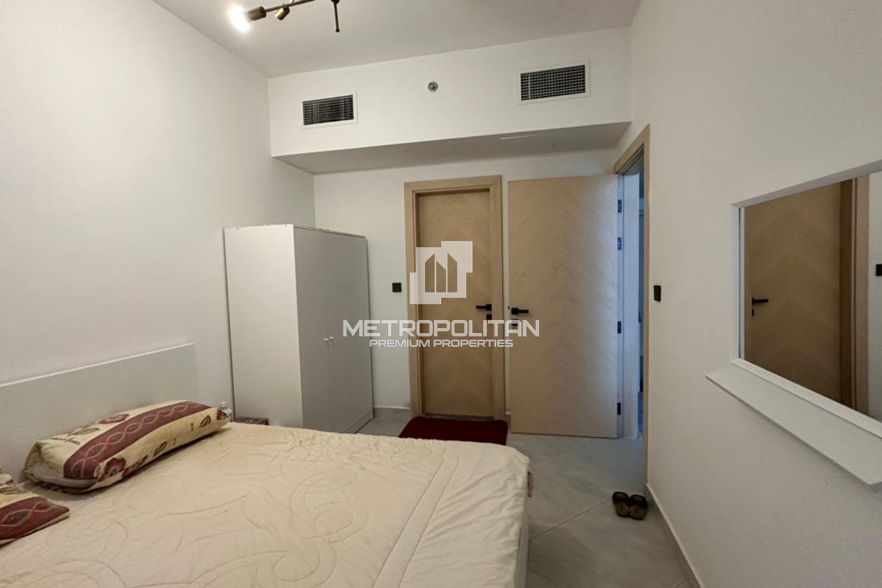 Modern 1BR | Central Location | Vacant | Furnished