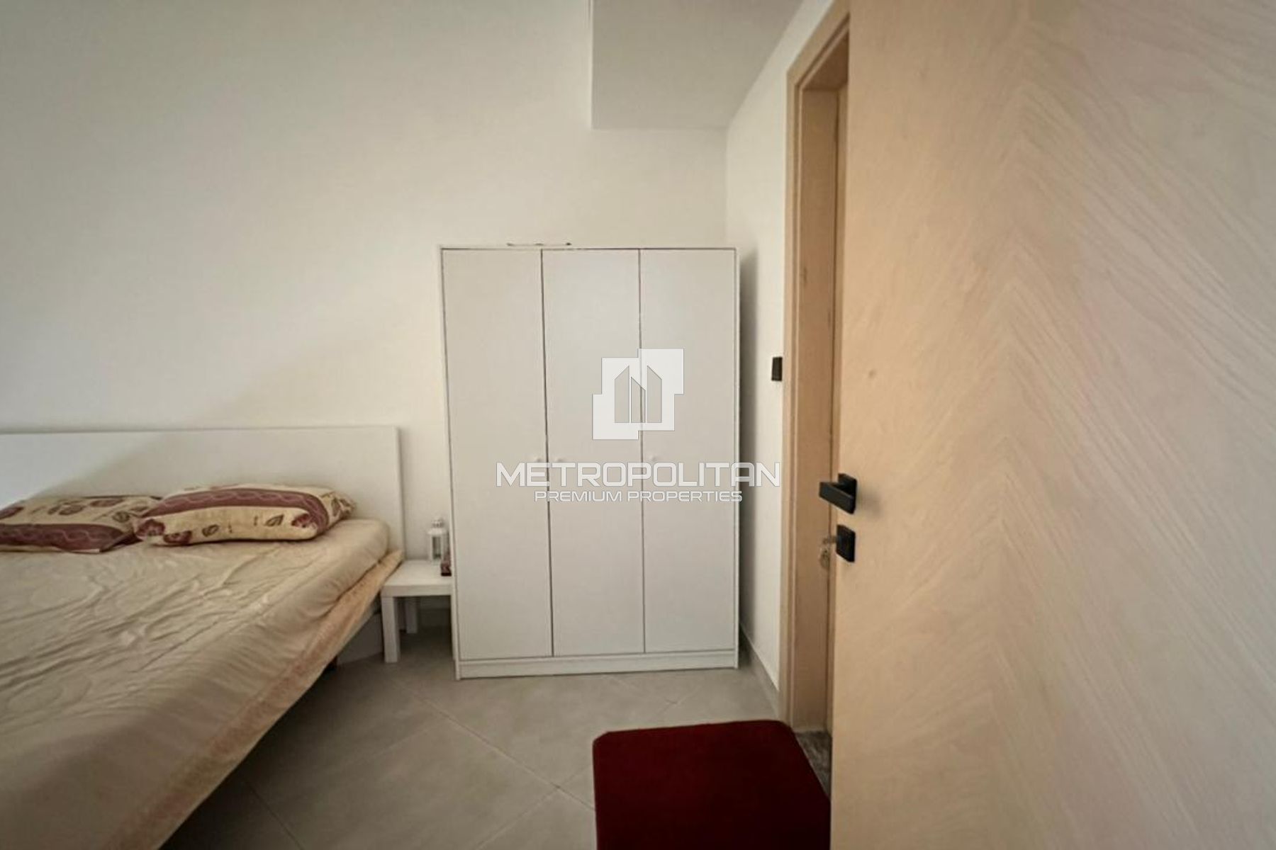 Modern 1BR | Central Location | Vacant | Furnished