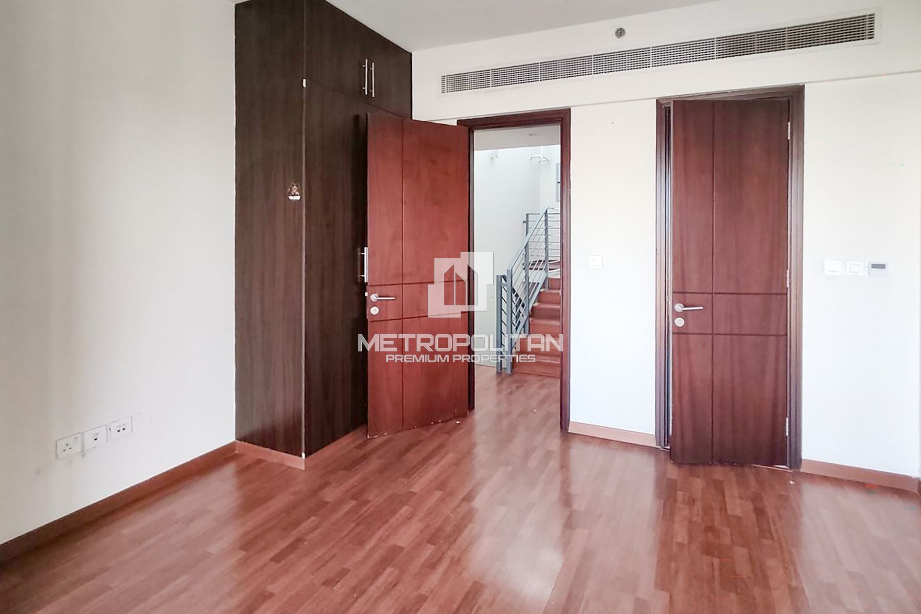 Купить таунхаус в Las Casas, Jumeirah Village Circle - MPS-50861
