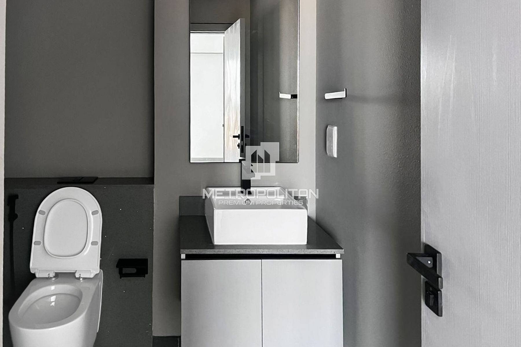 Modern 1-BR | Prime Location | Premium Community