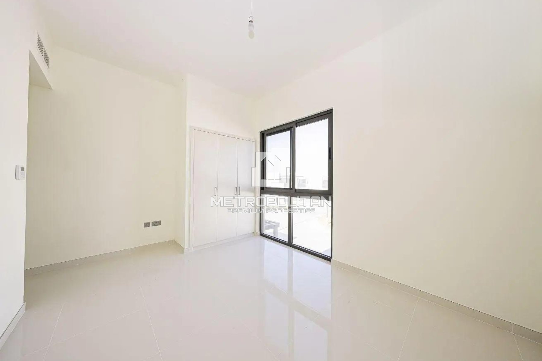 Vacant | Corner Unit | Near Pool | Single Row