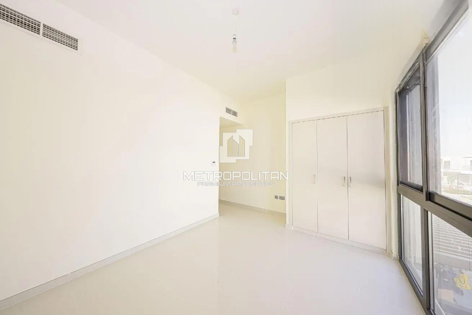 Vacant | Corner Unit | Near Pool | Single Row