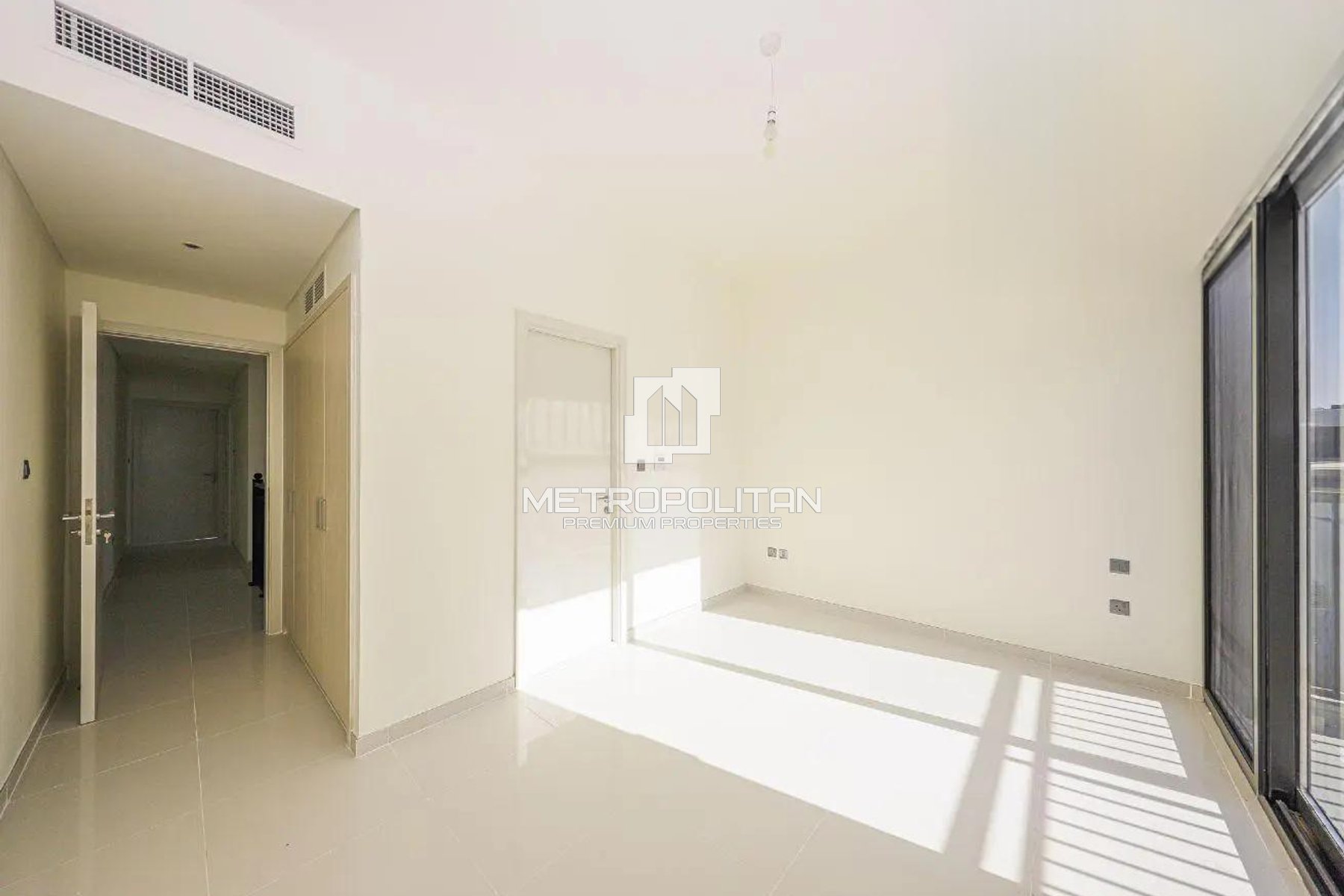 Vacant | Corner Unit | Near Pool | Single Row