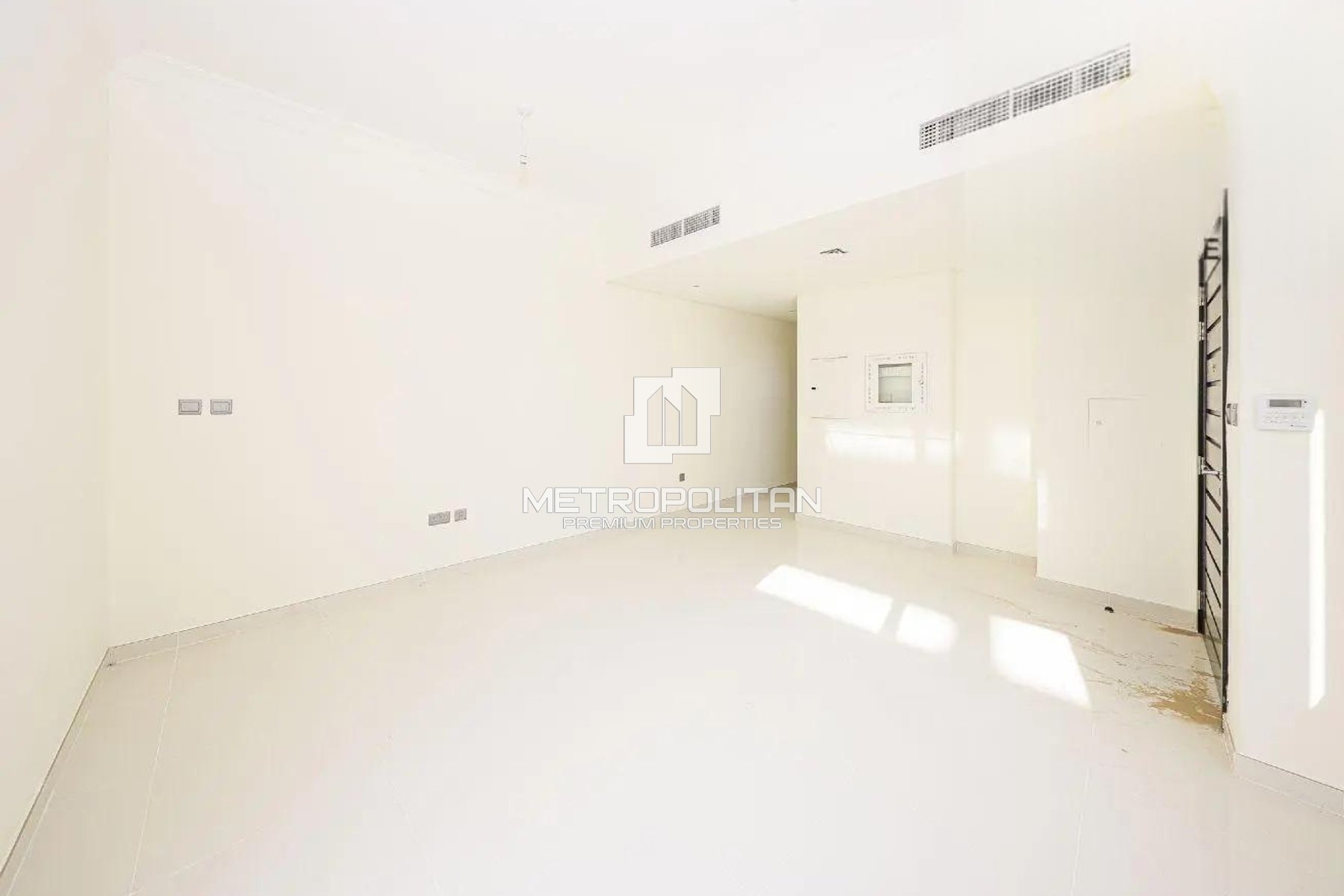 Vacant | Corner Unit | Near Pool | Single Row
