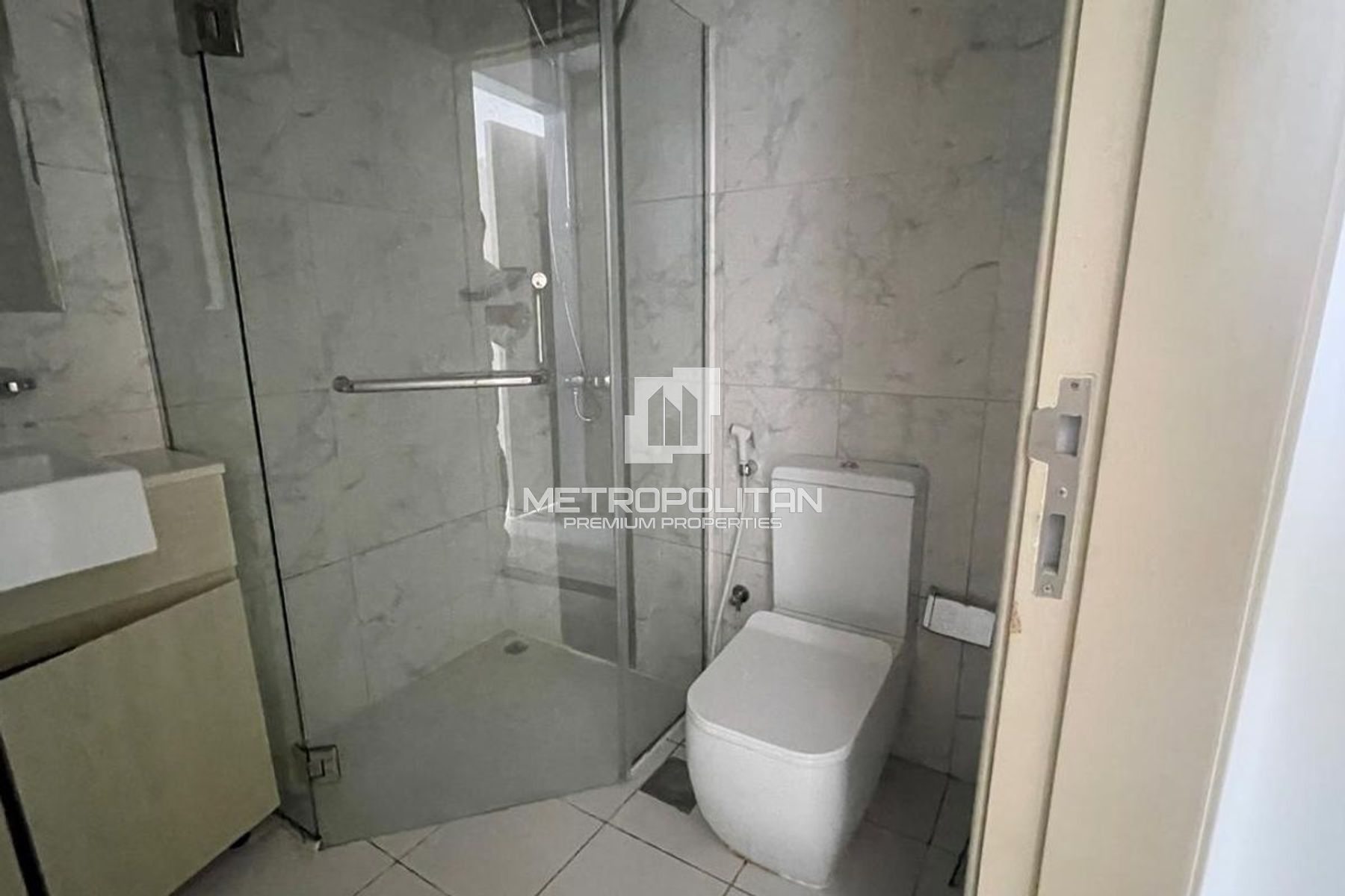 Pool View| Fully Furnished | Open Kitchen