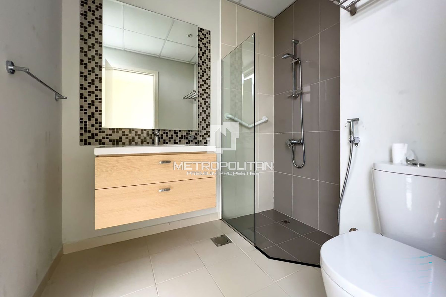 Vacant soon | R2M14 | Closed Kitchen | 3BR+Maid