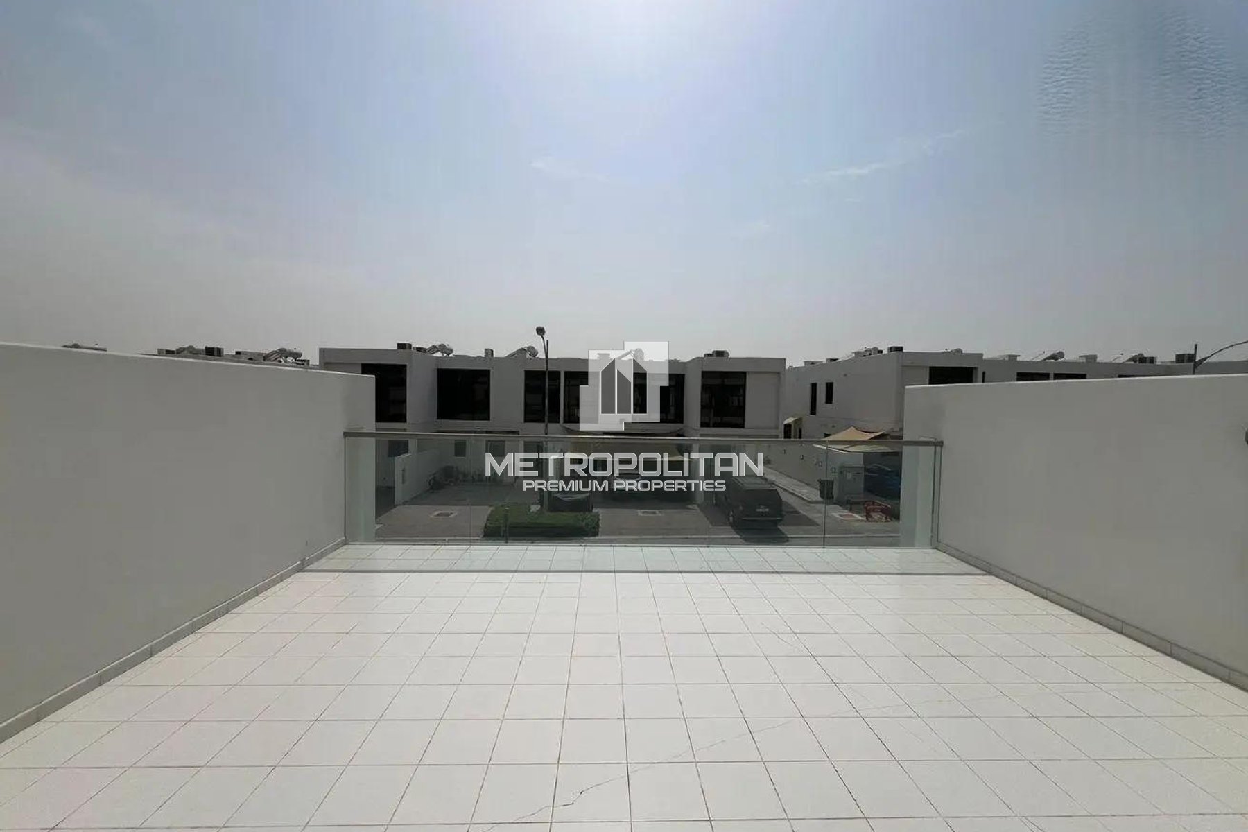 R2M14 | Vacant | 3 Bed | Closed Kitchen | Spacious