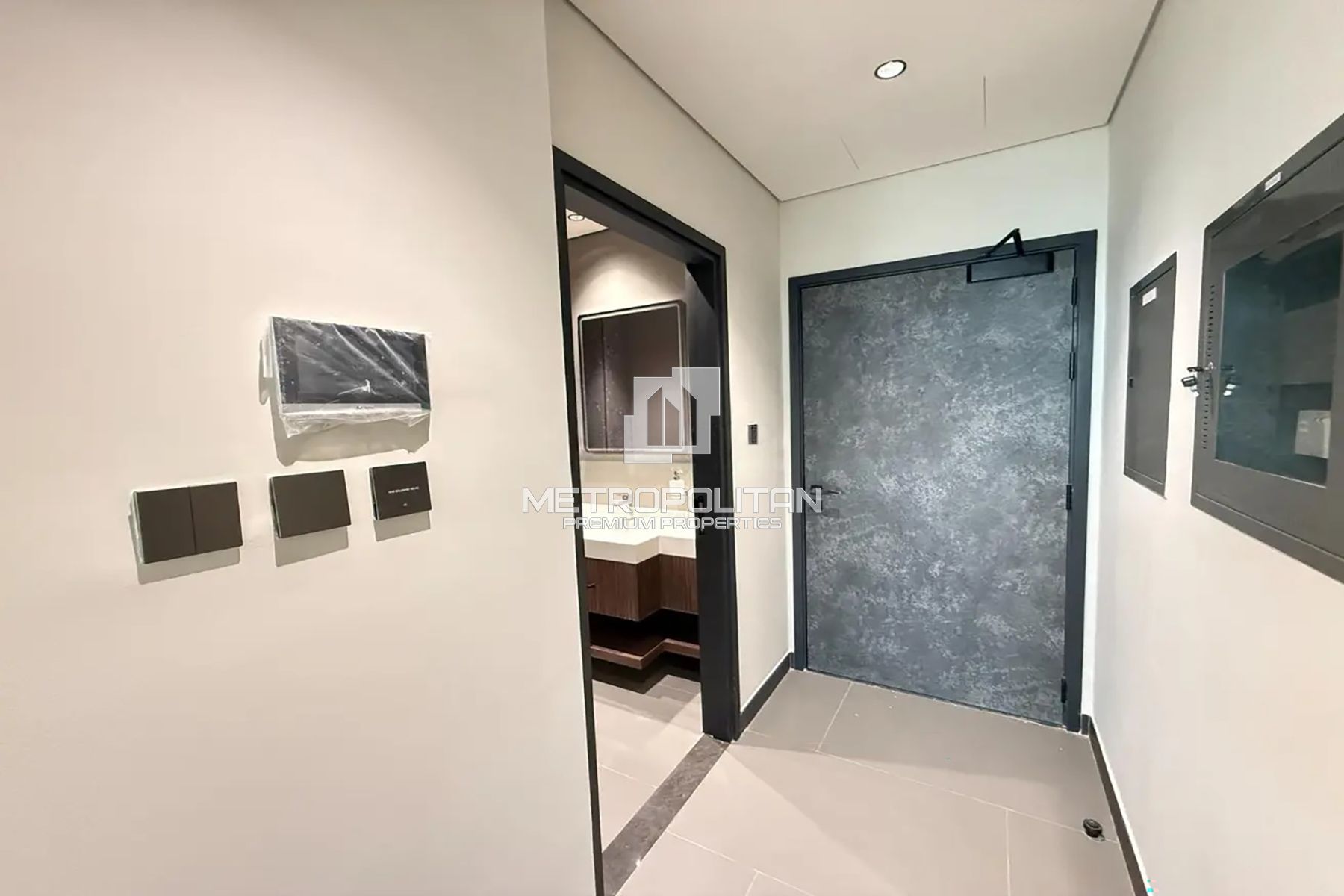 Exclusive Listing | New Building | Full Lake View