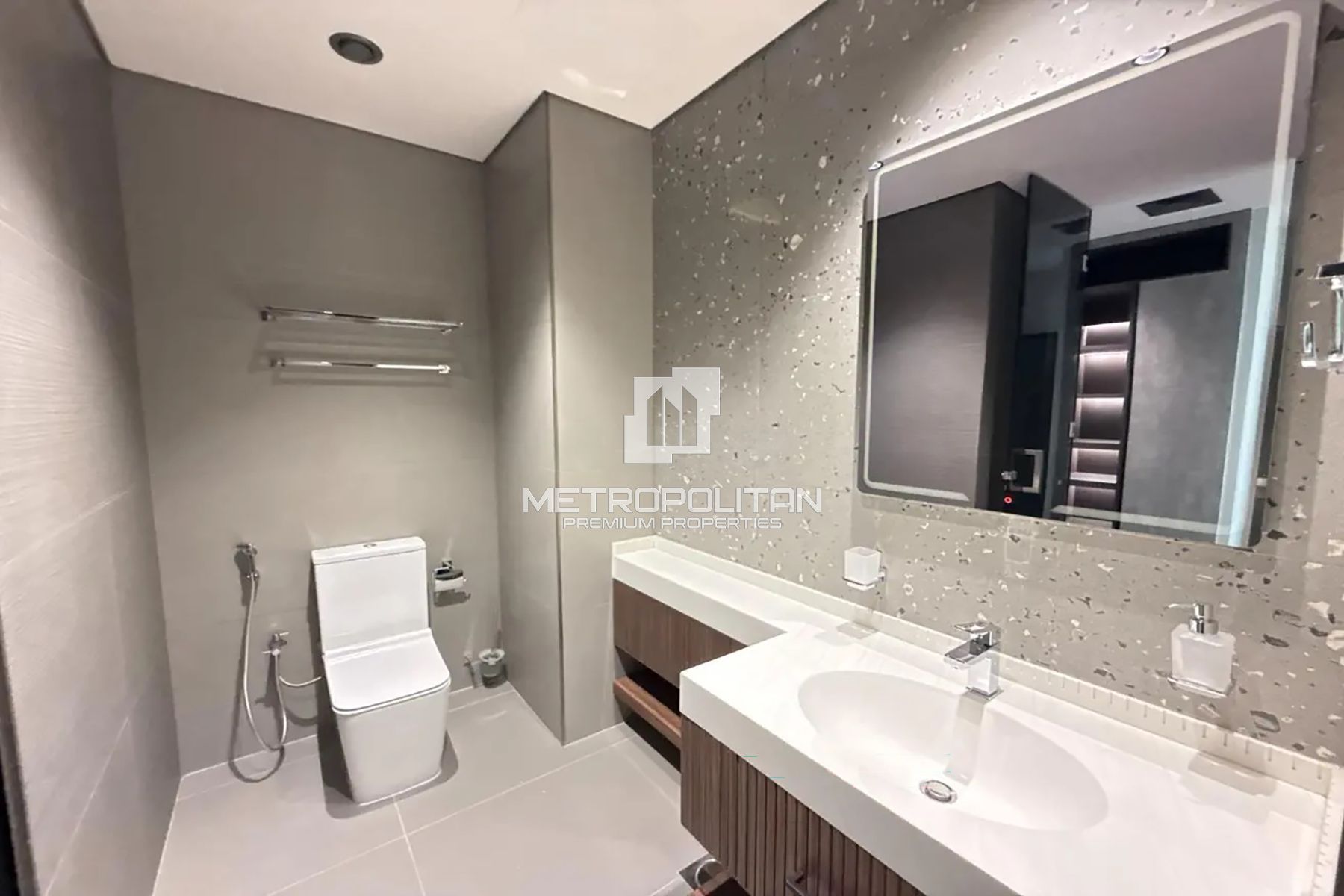 Exclusive Listing | New Building | Full Lake View