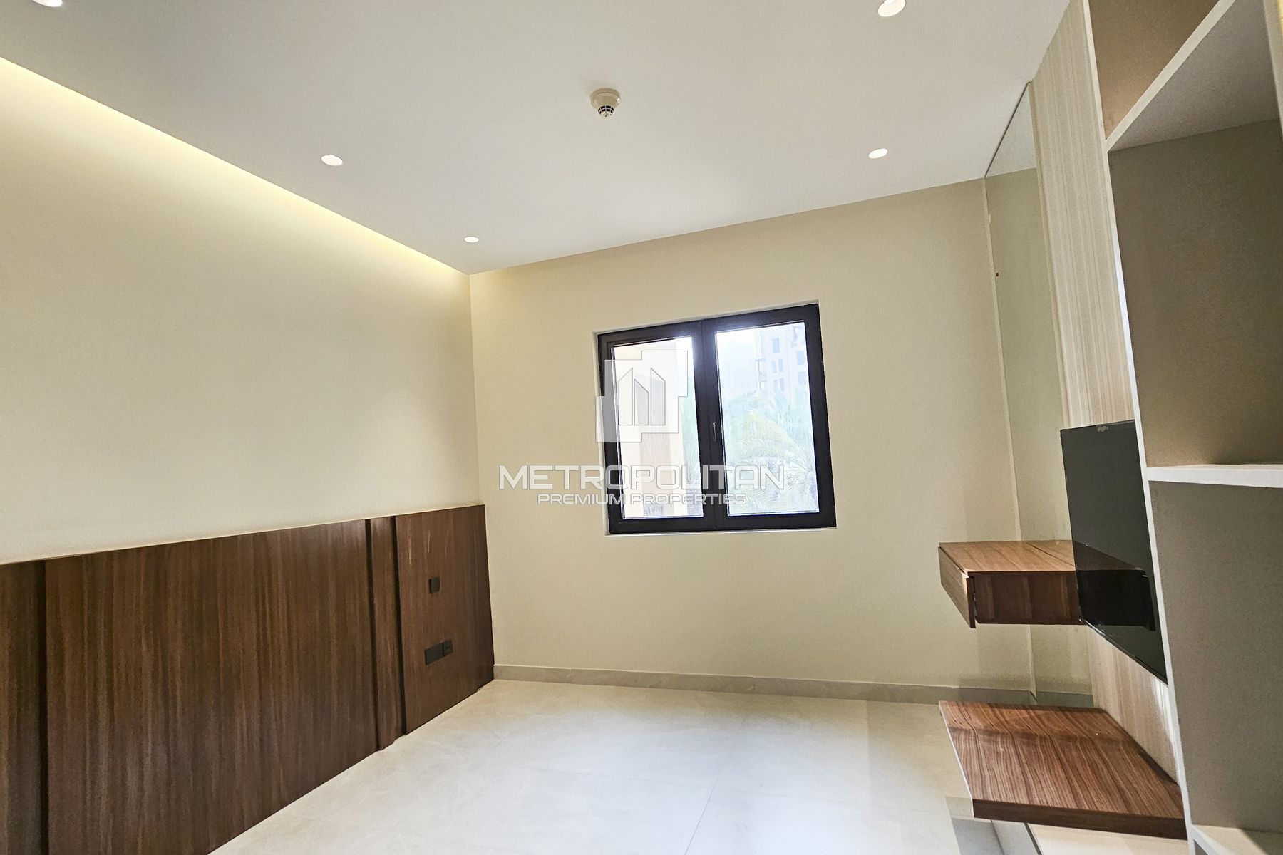 Fully Upgraded | 2 Balconies | Low Floor