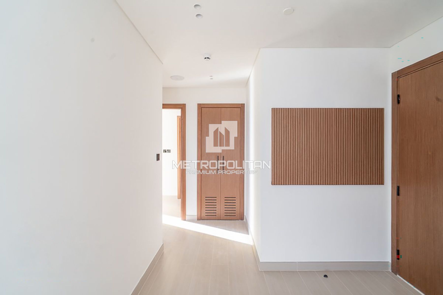 High-End FinishI High Floor I Vacant I Urgent Sale