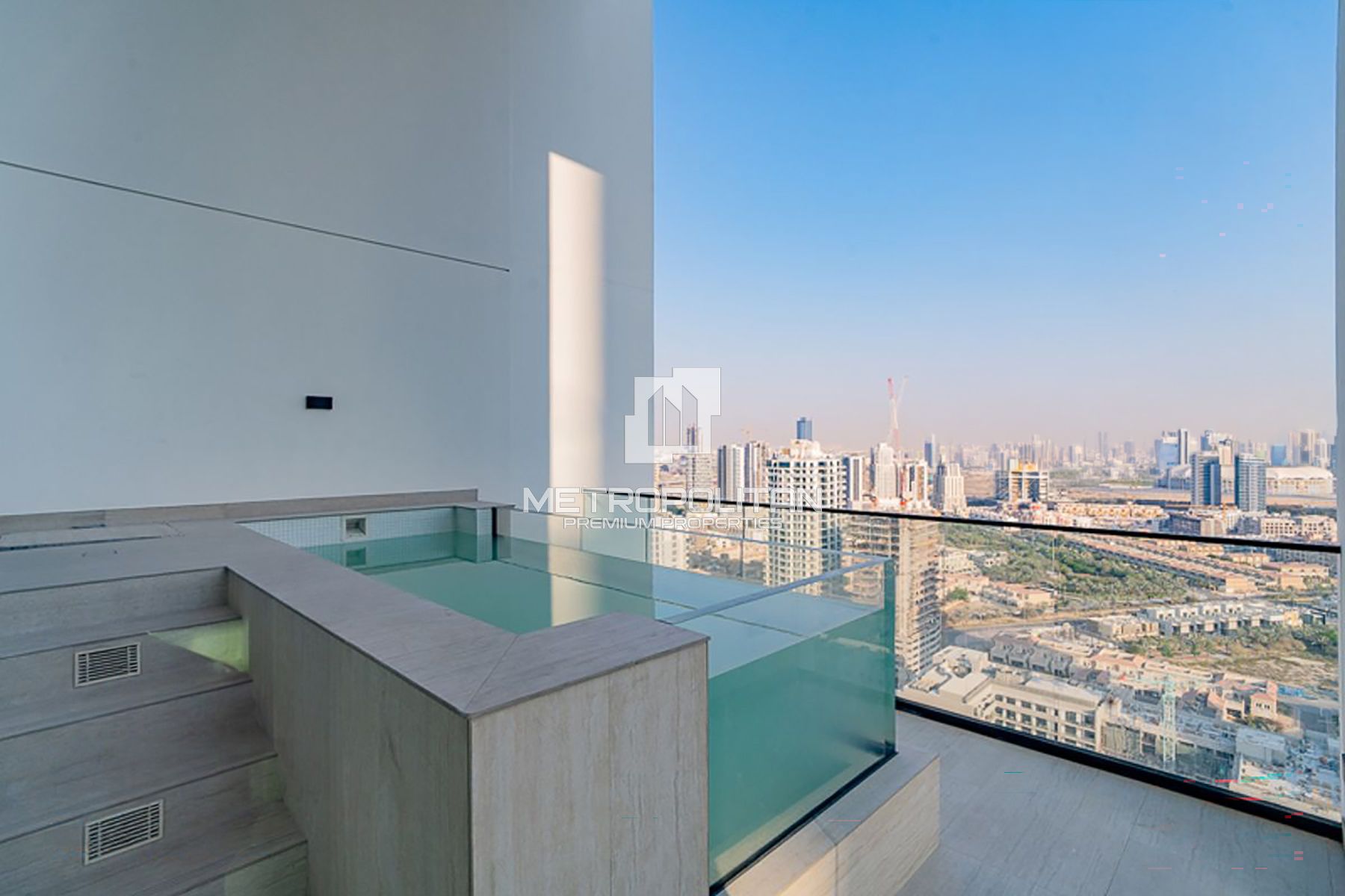 High-End FinishI High Floor I Vacant I Urgent Sale