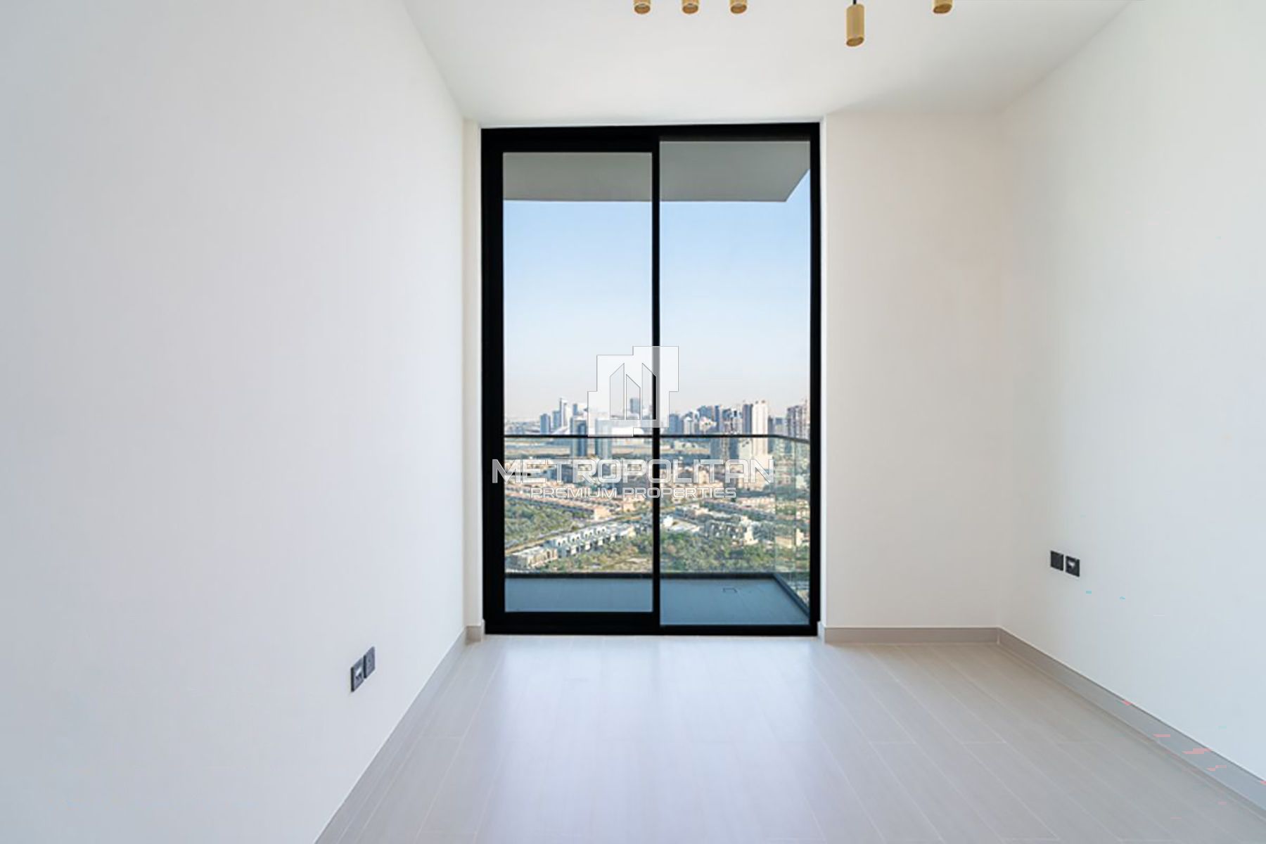 High-End FinishI High Floor I Vacant I Urgent Sale