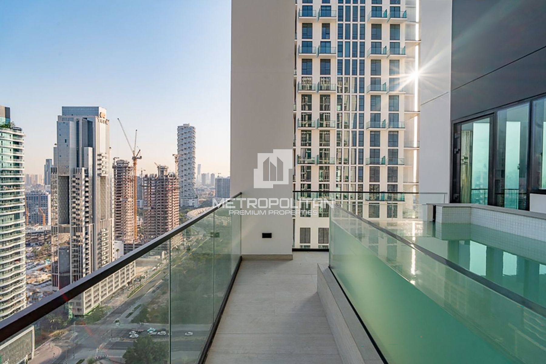 High-End FinishI High Floor I Vacant I Urgent Sale