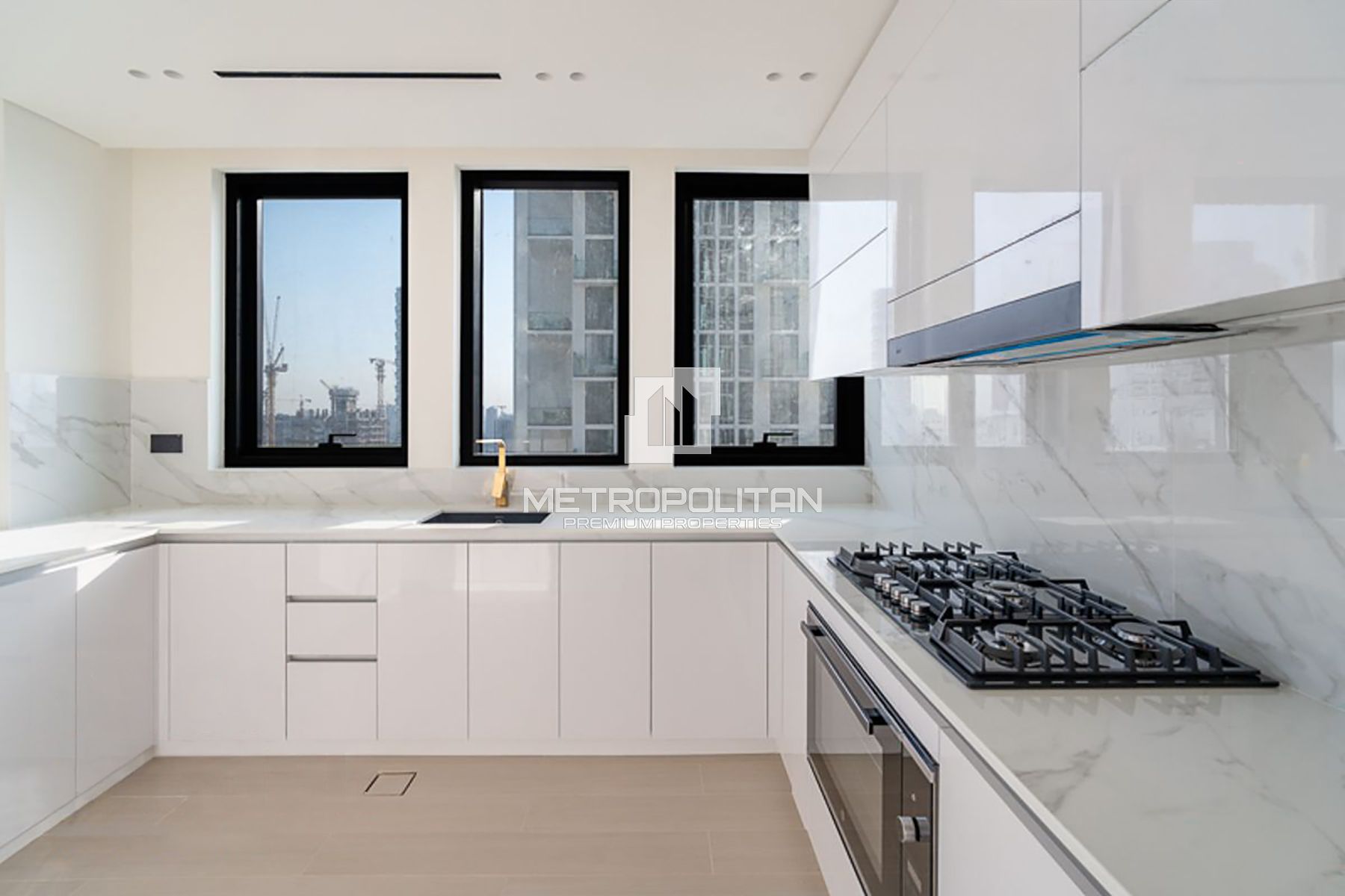 High-End FinishI High Floor I Vacant I Urgent Sale