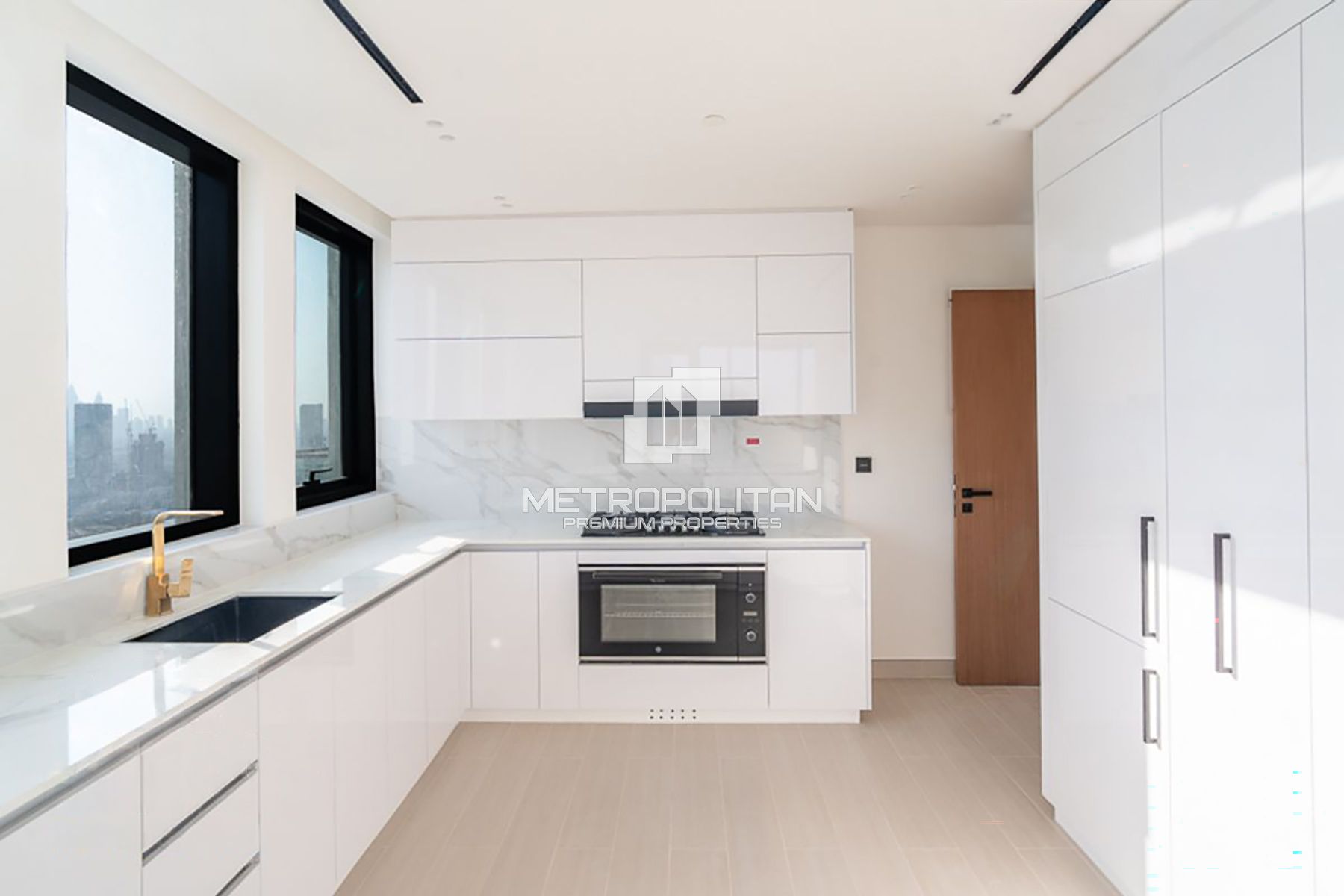 High-End FinishI High Floor I Vacant I Urgent Sale