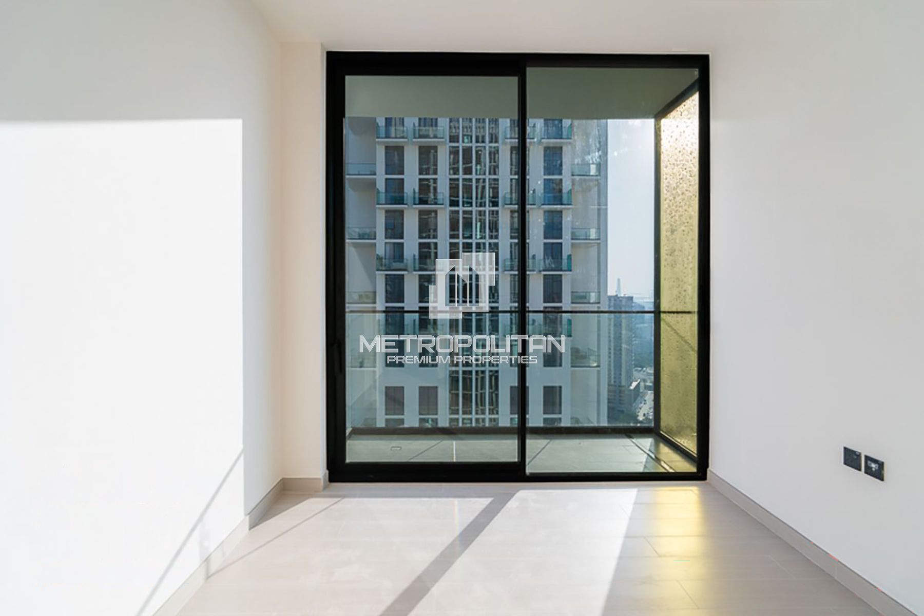 High-End FinishI High Floor I Vacant I Urgent Sale