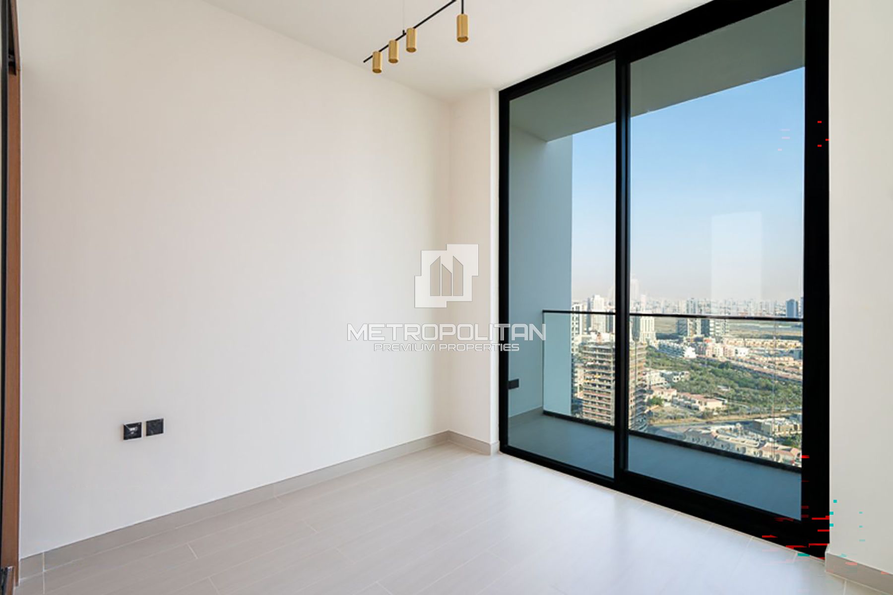 High-End FinishI High Floor I Vacant I Urgent Sale