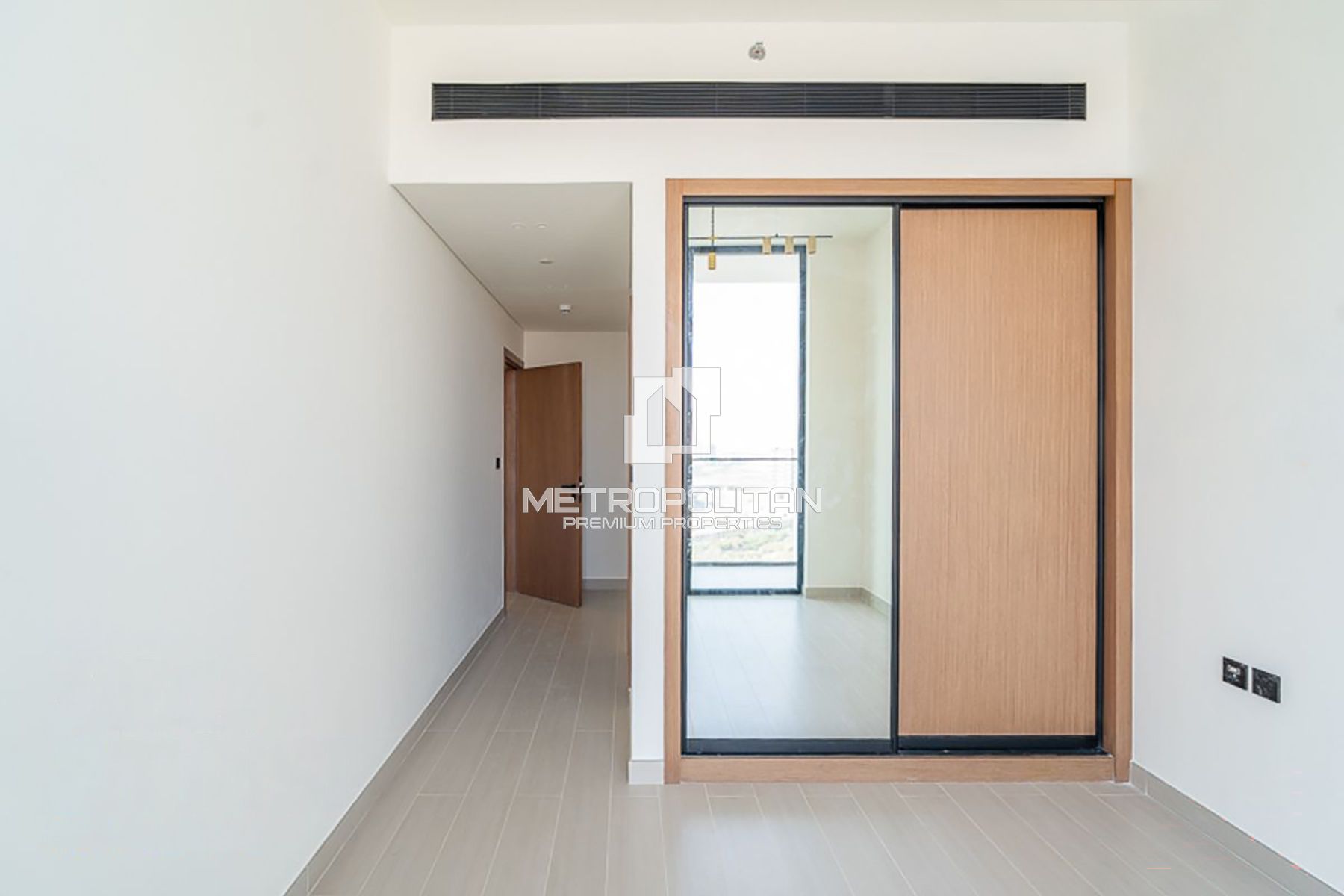 High-End FinishI High Floor I Vacant I Urgent Sale