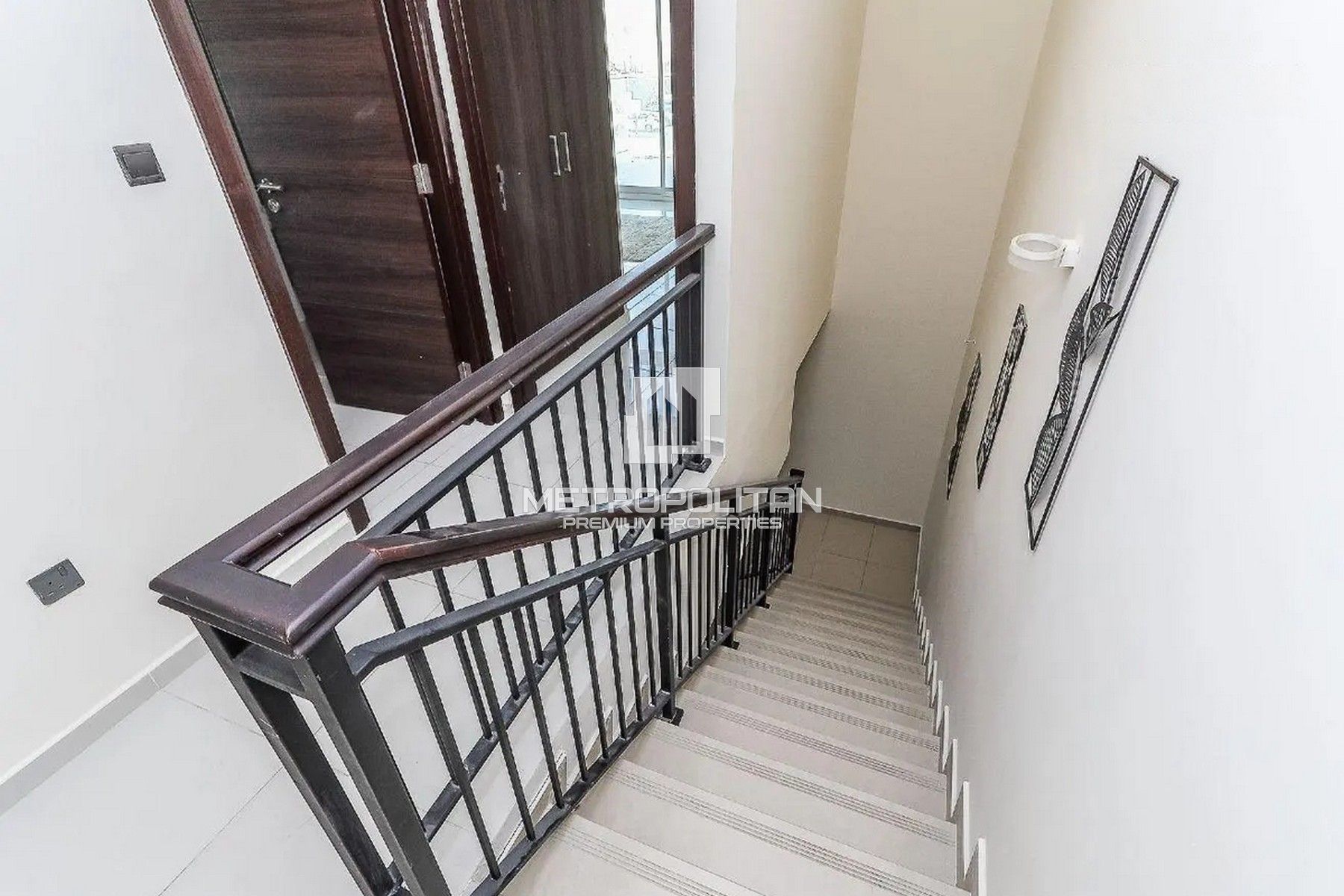 Spacious | End Corner | R2EE | Vacant On Transfer