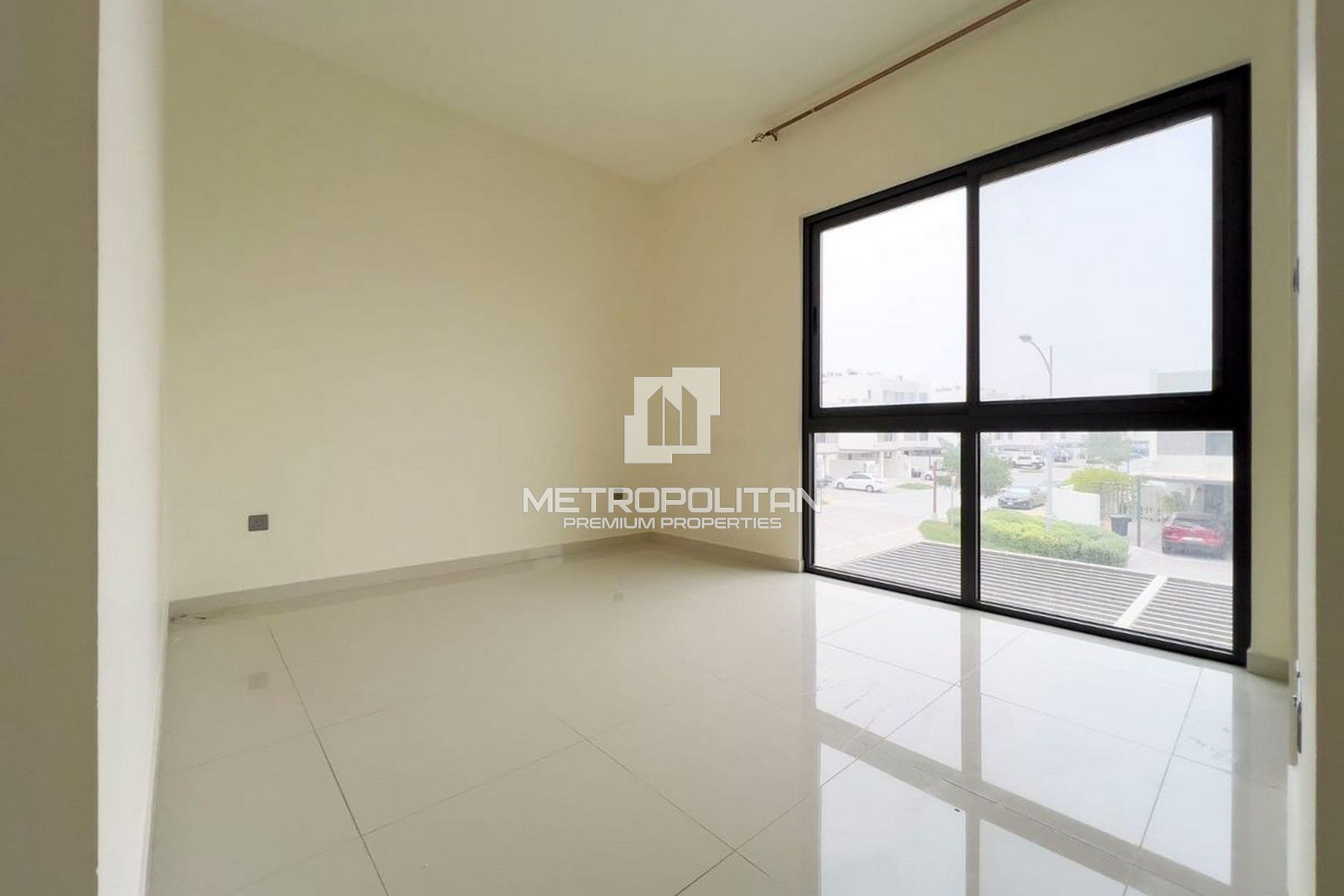 Spacious | End Corner | R2EE | Vacant On Transfer