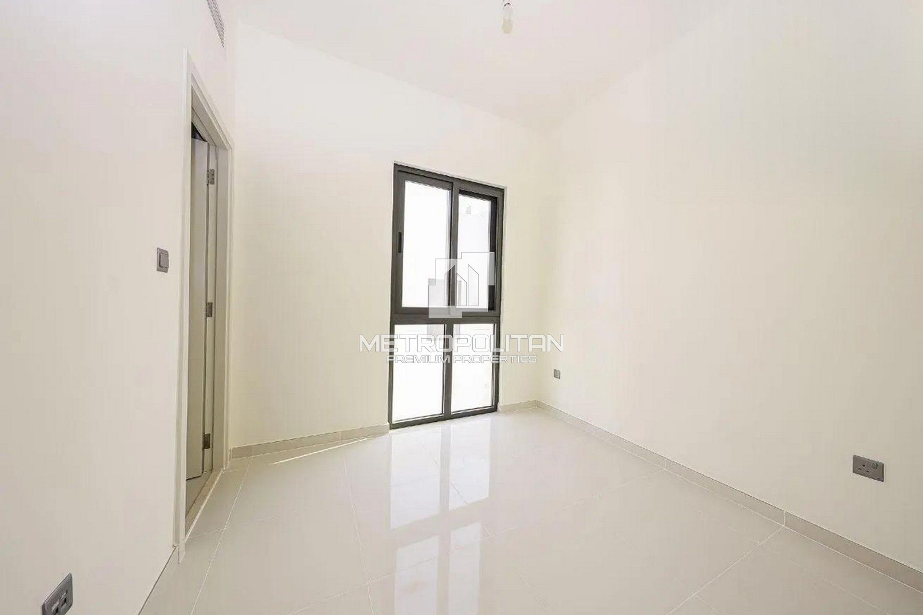 Spacious | End Corner | R2EE | Vacant On Transfer
