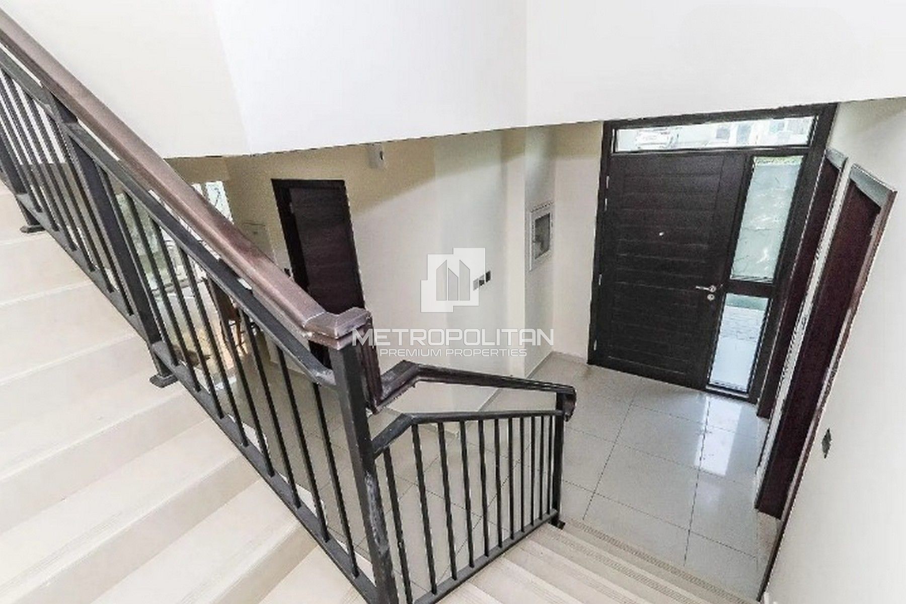 Spacious | End Corner | R2EE | Vacant On Transfer