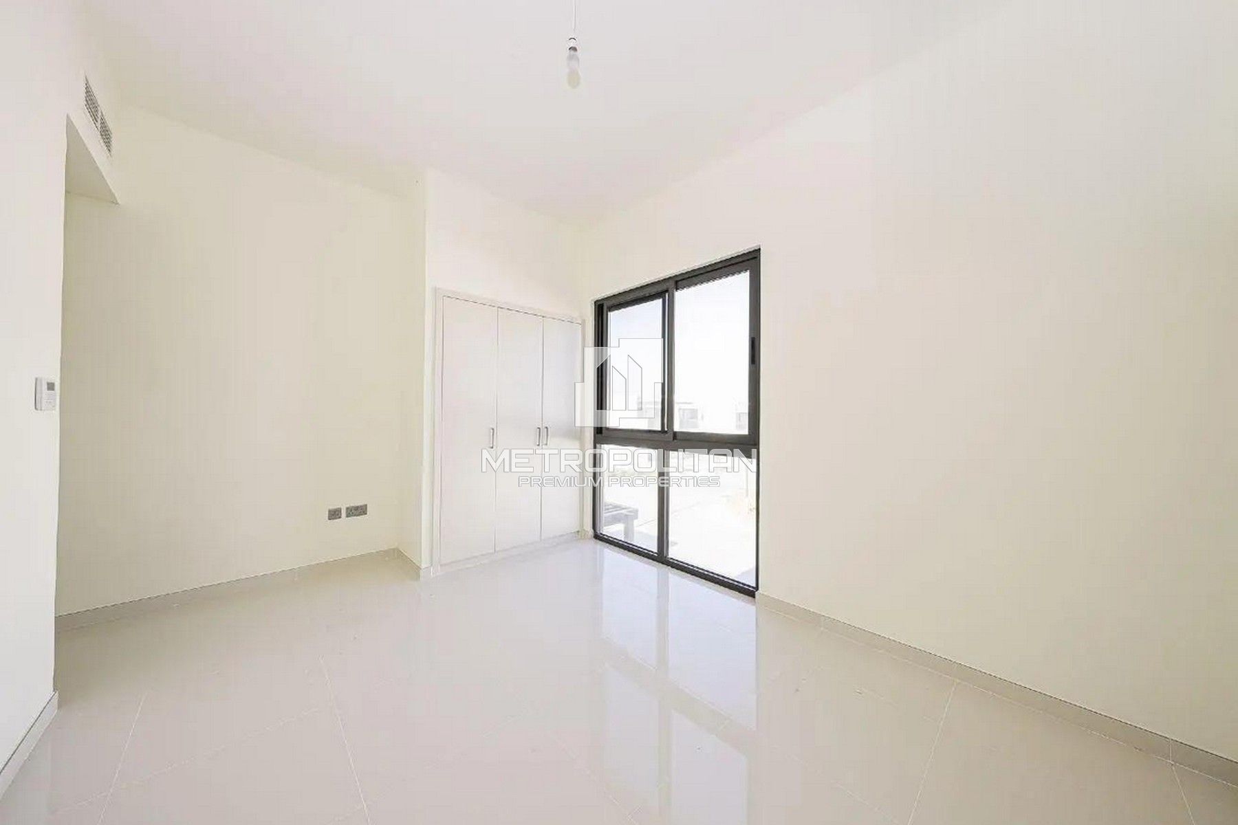 Spacious | End Corner | R2EE | Vacant On Transfer
