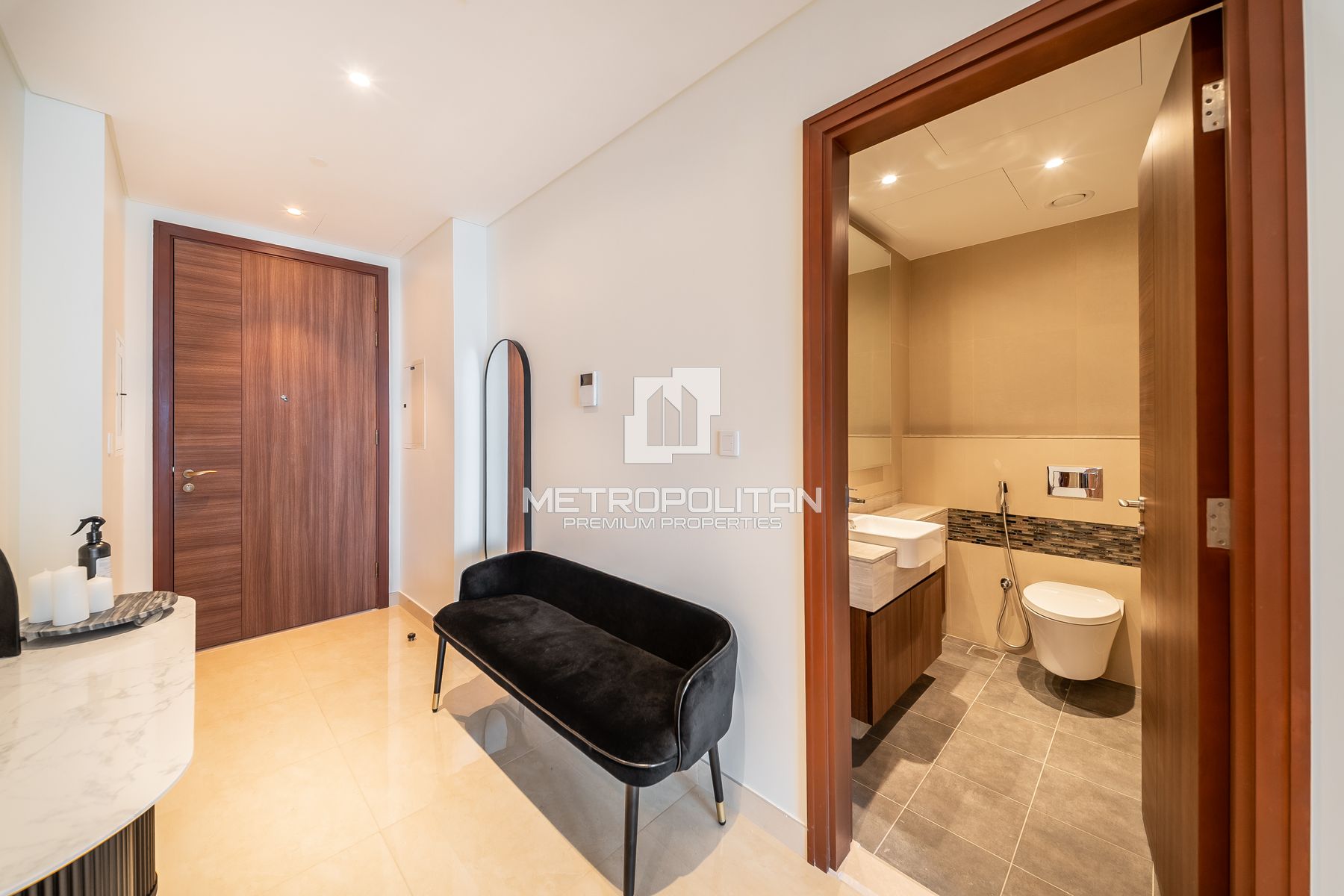 Luxury 2BR|Fully Upgraded and Furnished|Vacant