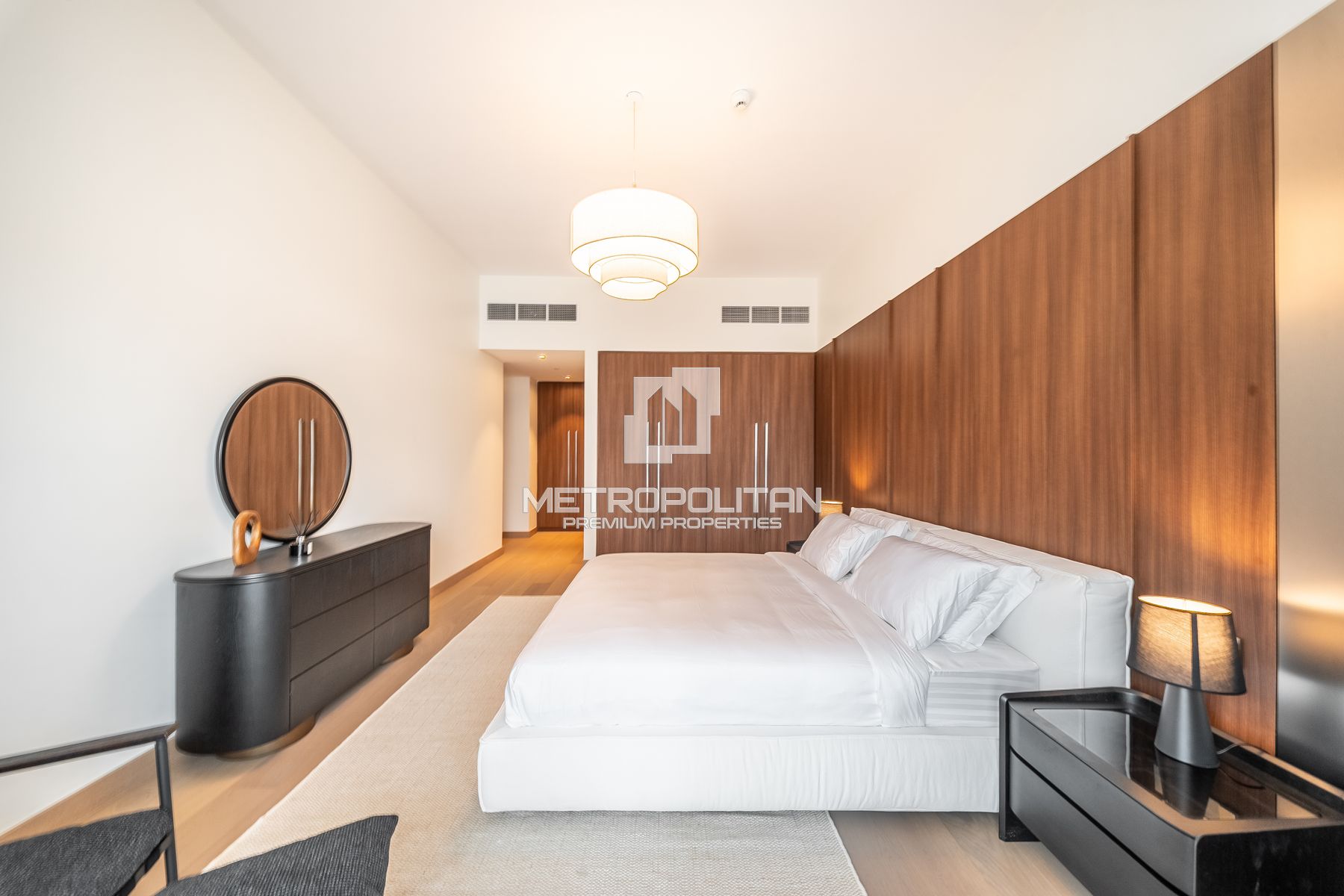 Luxury 2BR|Fully Upgraded and Furnished|Vacant