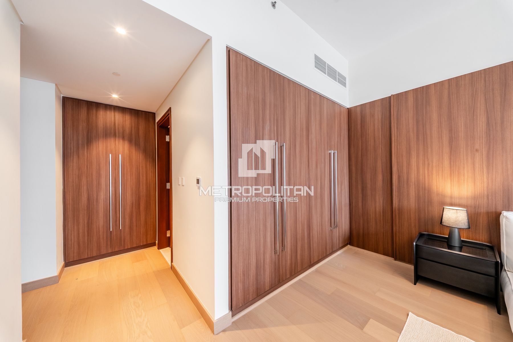 Luxury 2BR|Fully Upgraded and Furnished|Vacant