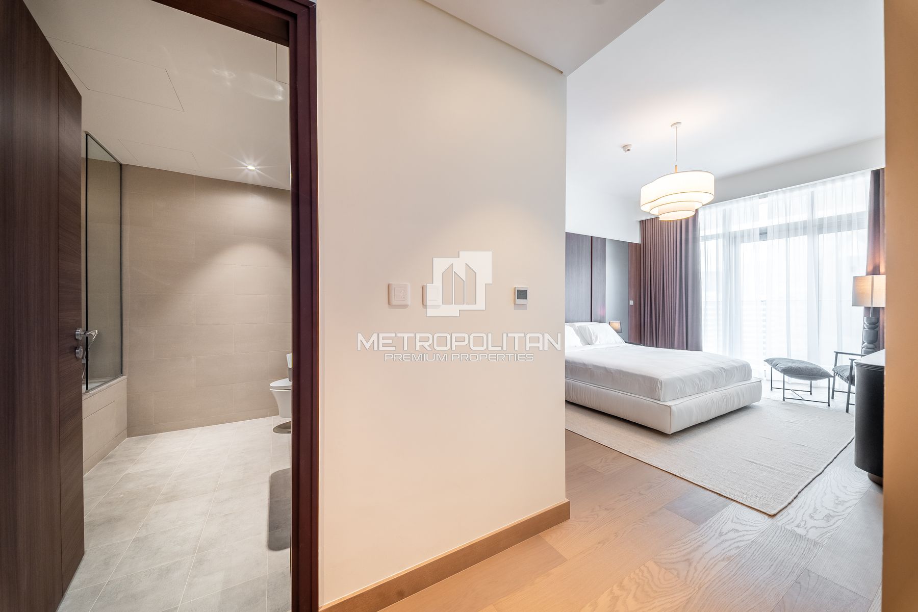 Luxury 2BR|Fully Upgraded and Furnished|Vacant