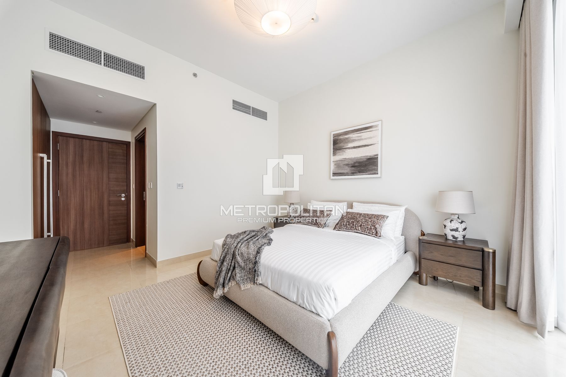 Luxury 2BR|Fully Upgraded and Furnished|Vacant