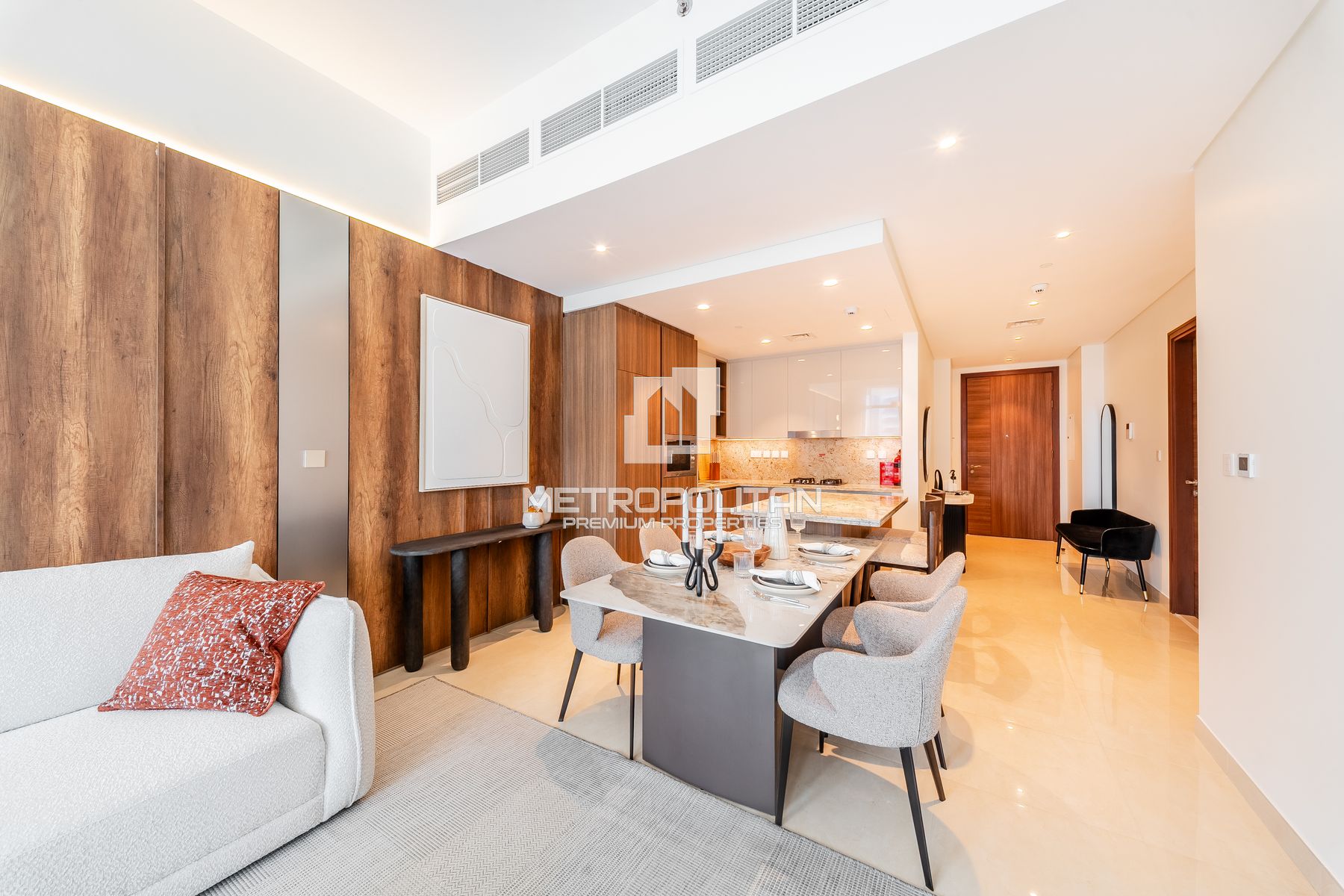Luxury 2BR|Fully Upgraded and Furnished|Vacant