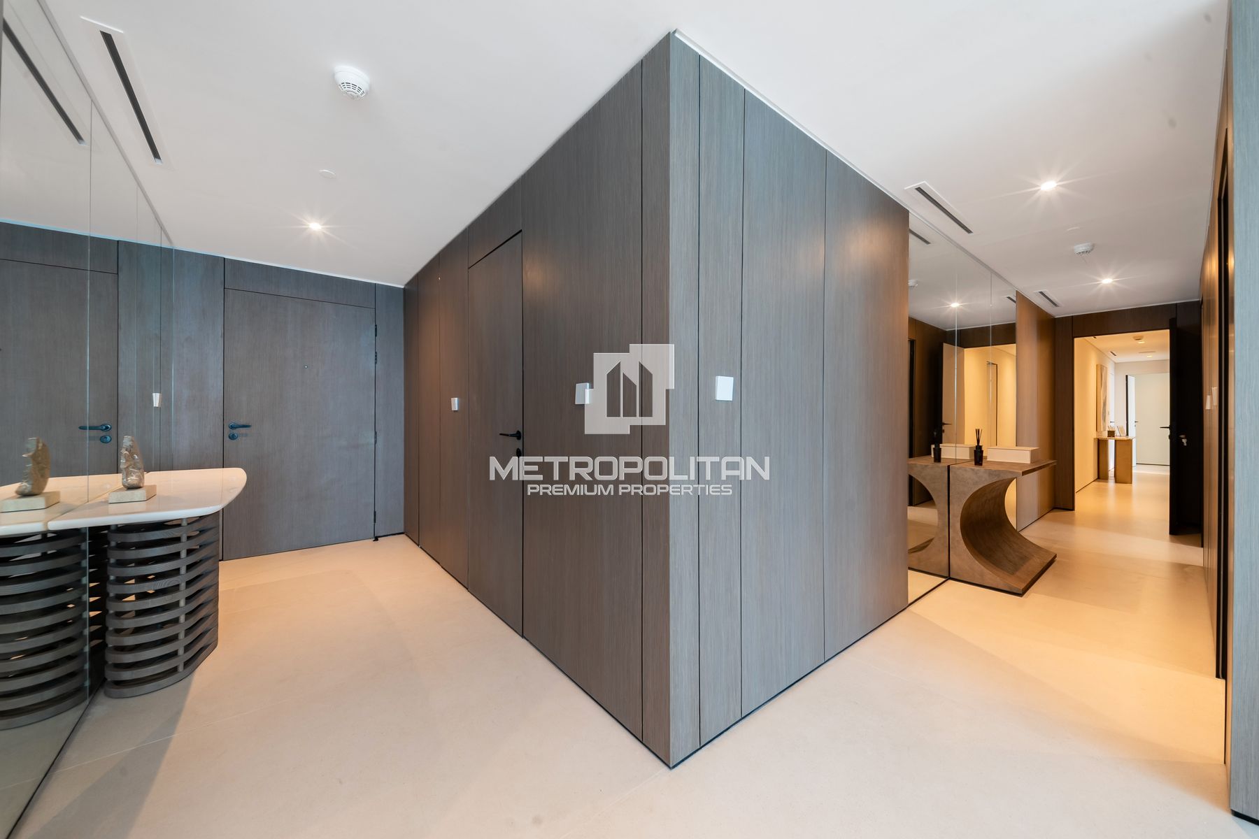 Elegant 4BR|Furnished| High Floor|Sea and Ain View