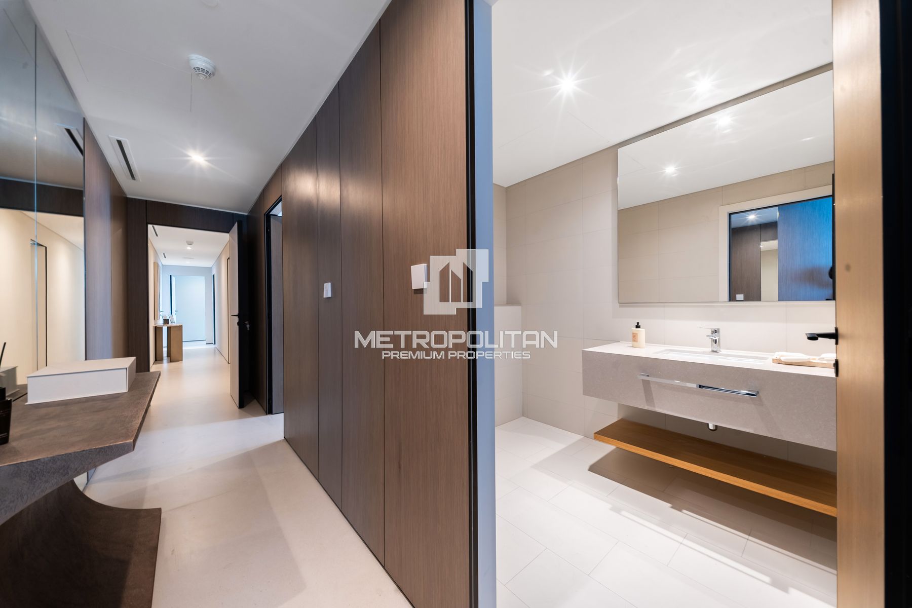 Elegant 4BR|Furnished| High Floor|Sea and Ain View