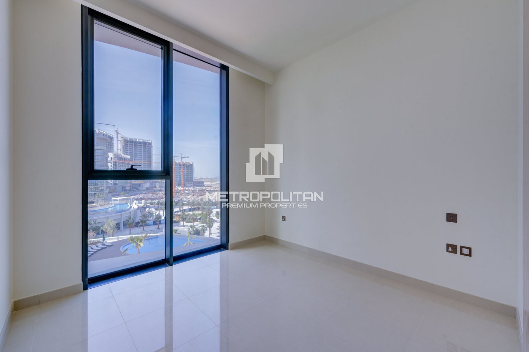 1BR in Central 1 W/Sea View | Hot Deal | Vacant
