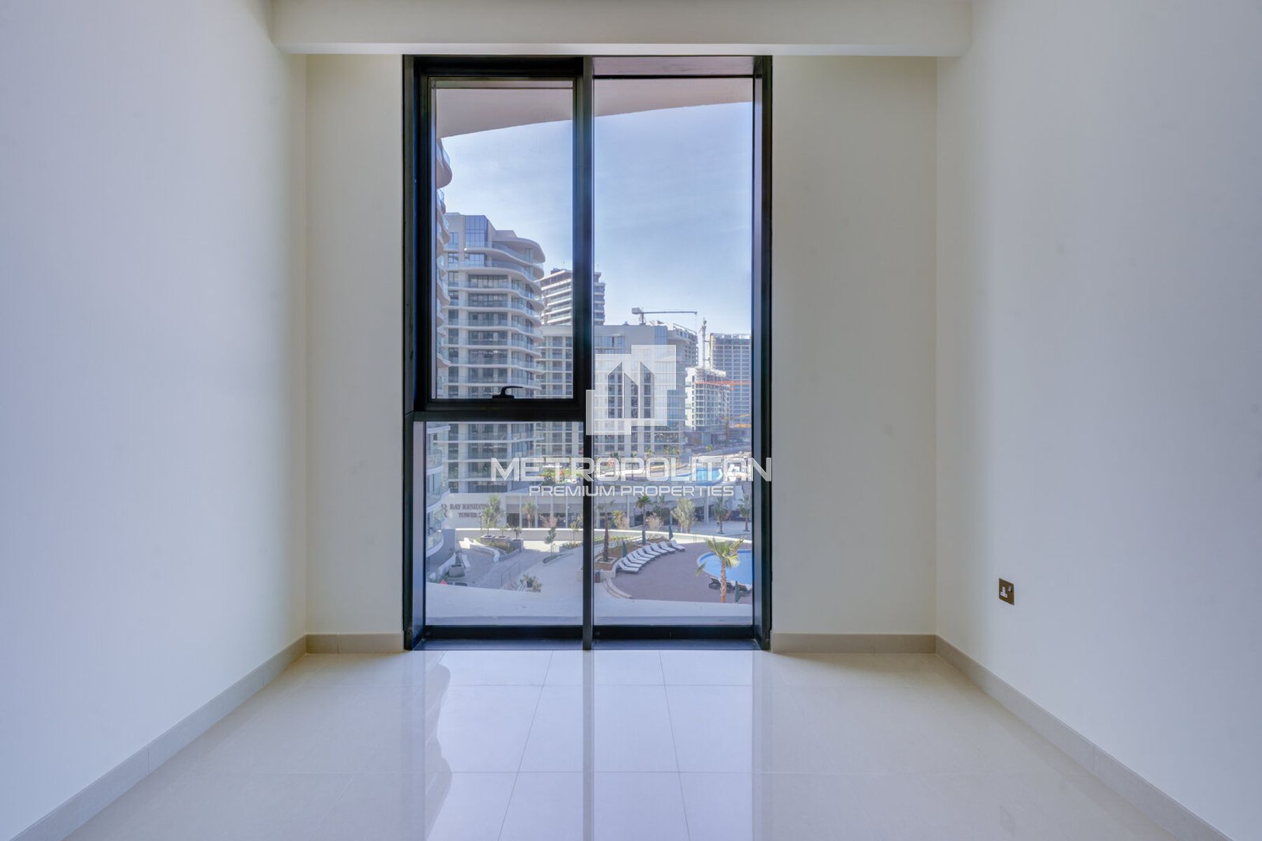 1BR in Central 1 W/Sea View | Hot Deal | Vacant