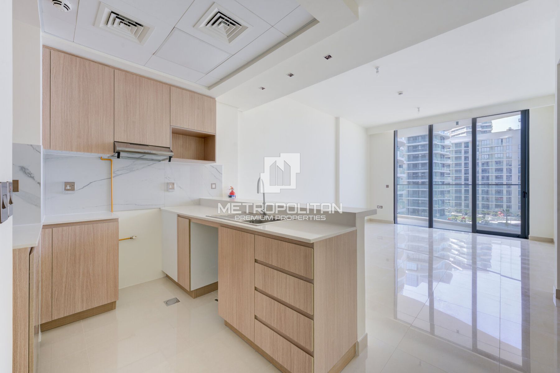 1BR in Central 1 W/Sea View | Hot Deal | Vacant