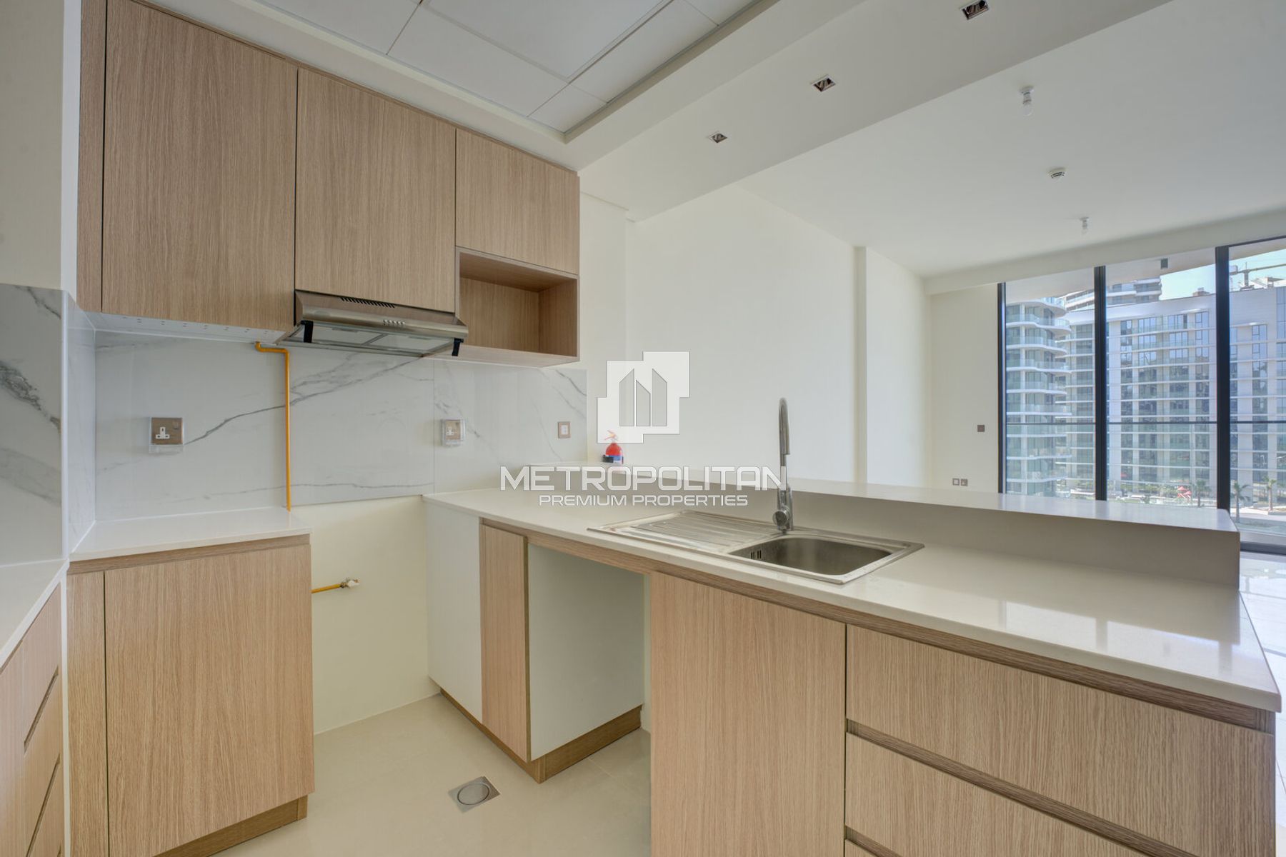 1BR in Central 1 W/Sea View | Hot Deal | Vacant