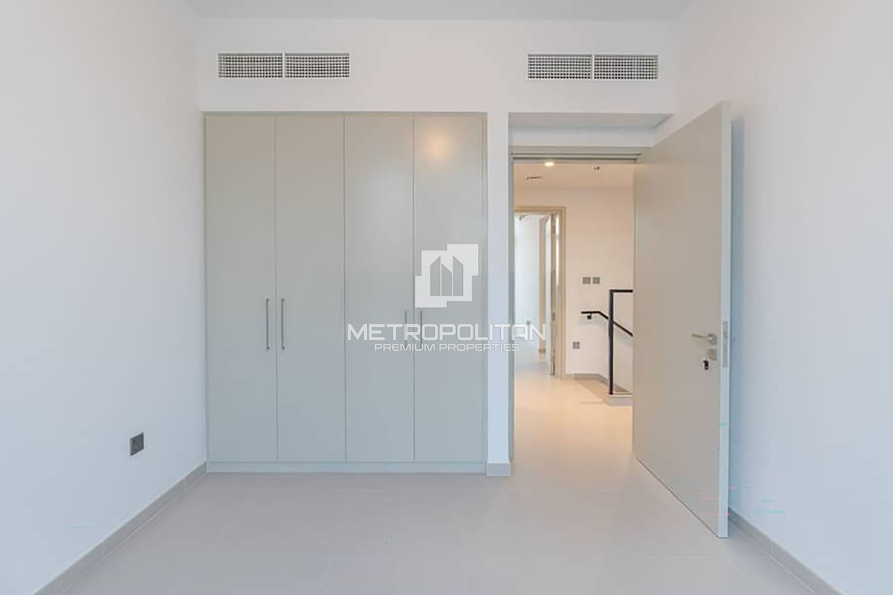 Single Row | Park Facing | Close to Amenities