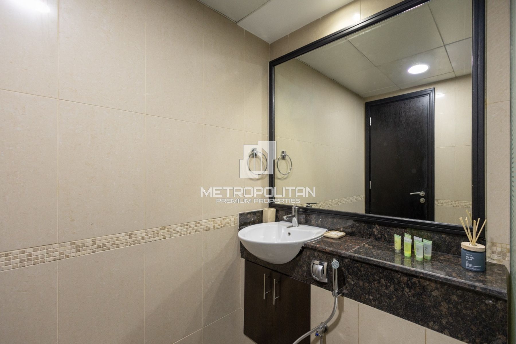 Fully Furnished 2BR | Full Lake View | High Floor