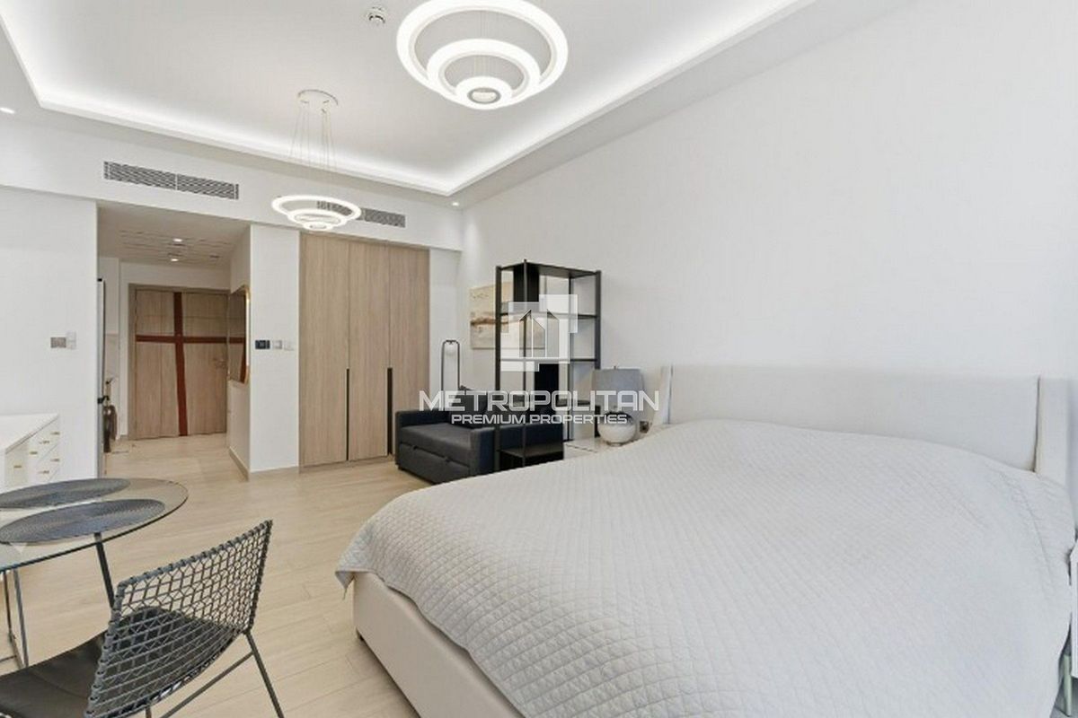 Furnished Studio | Vacant | Balcony | High Floor