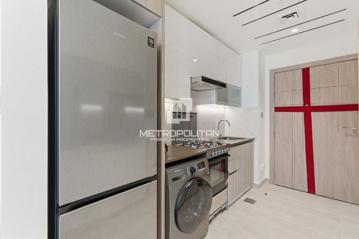 Furnished Studio | Vacant | Balcony | High Floor