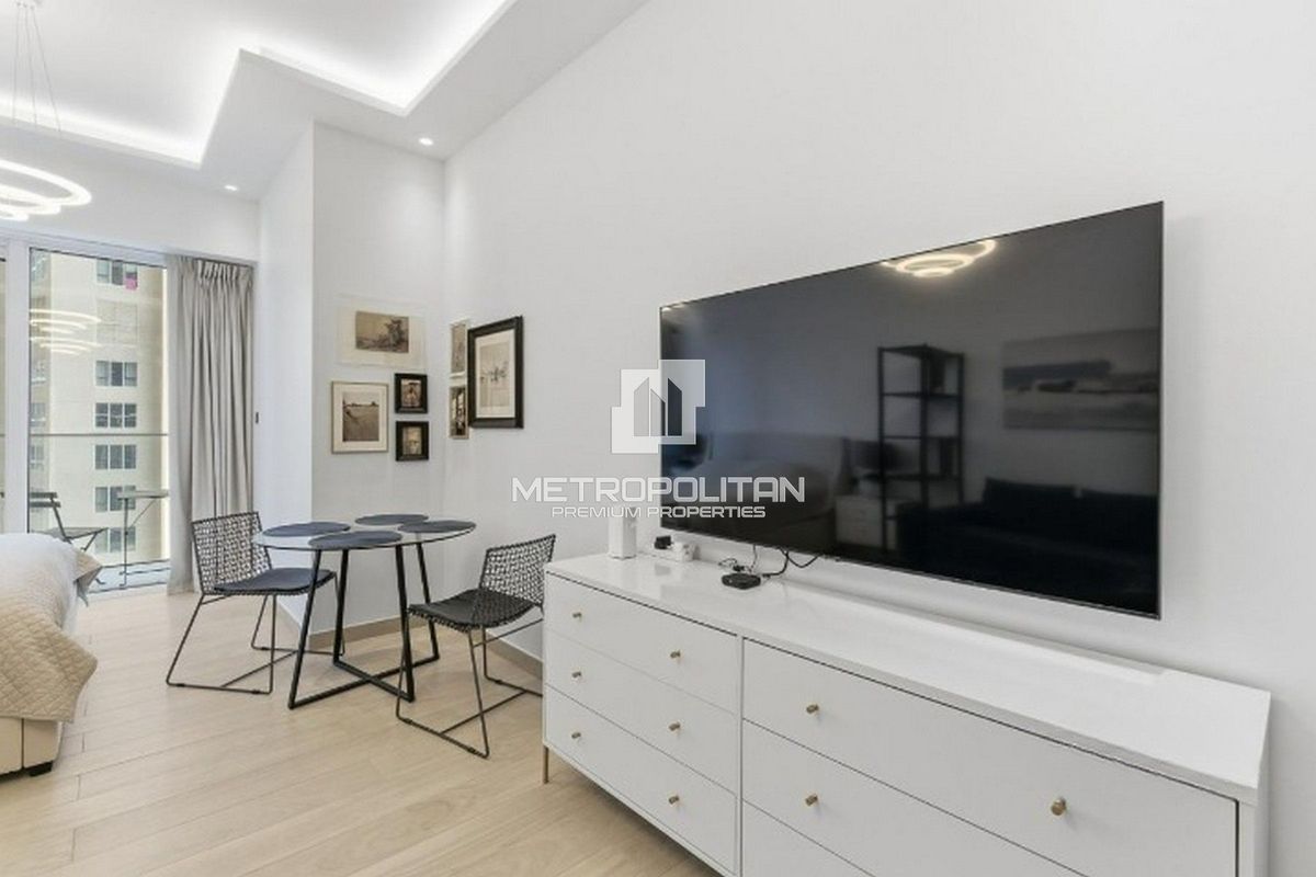 Furnished Studio | Vacant | Balcony | High Floor