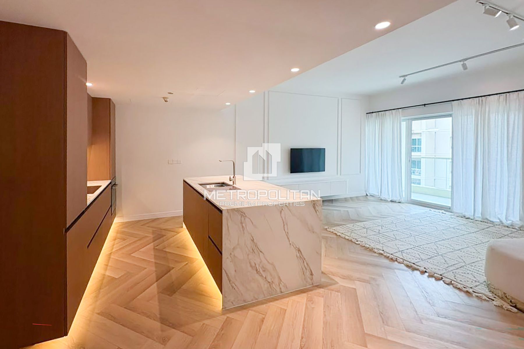 Sophisticated 1BR | Fully Upgraded & Furnished